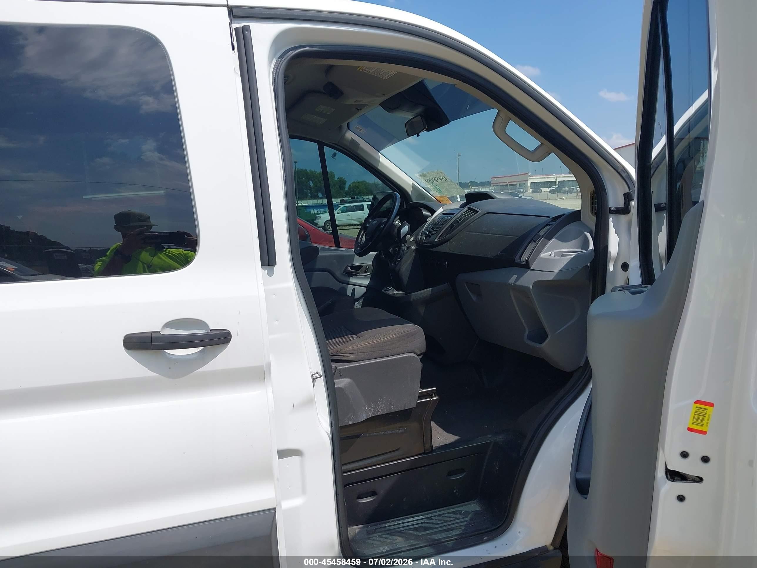 2017 Ford Transit-350 VIN 1FBZX2YMXHKA68588 IAAI salvage auction — Rear End, Salvage (Georgia), sold $4,550 on 2026-09-25 (photo 5)