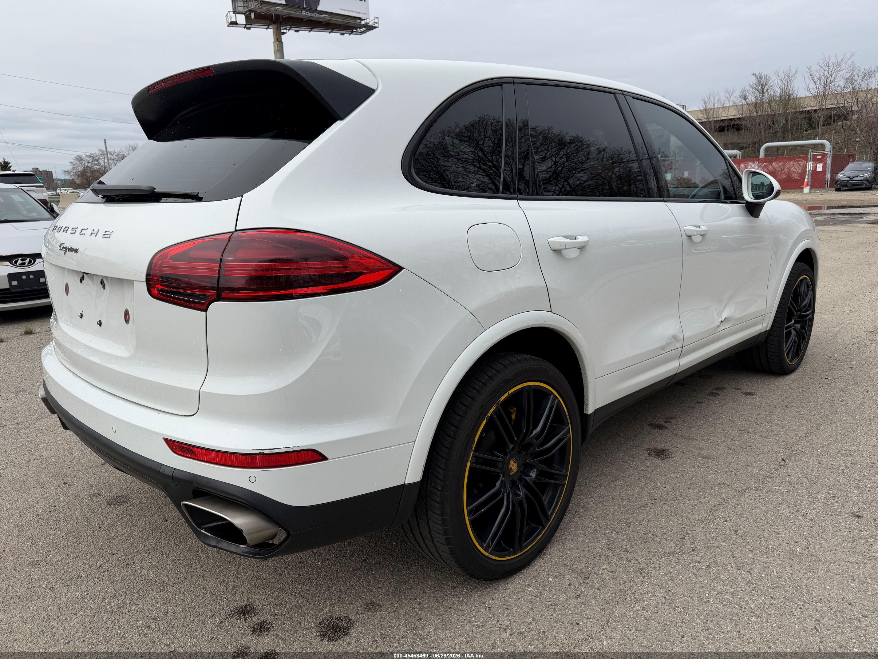 2018 Porsche Cayenne VIN WP1AA2A21JKA02261 IAAI salvage auction — Normal Wear, Clear (Indiana), sold $3,800 on 2026-07-01 (photo 4)