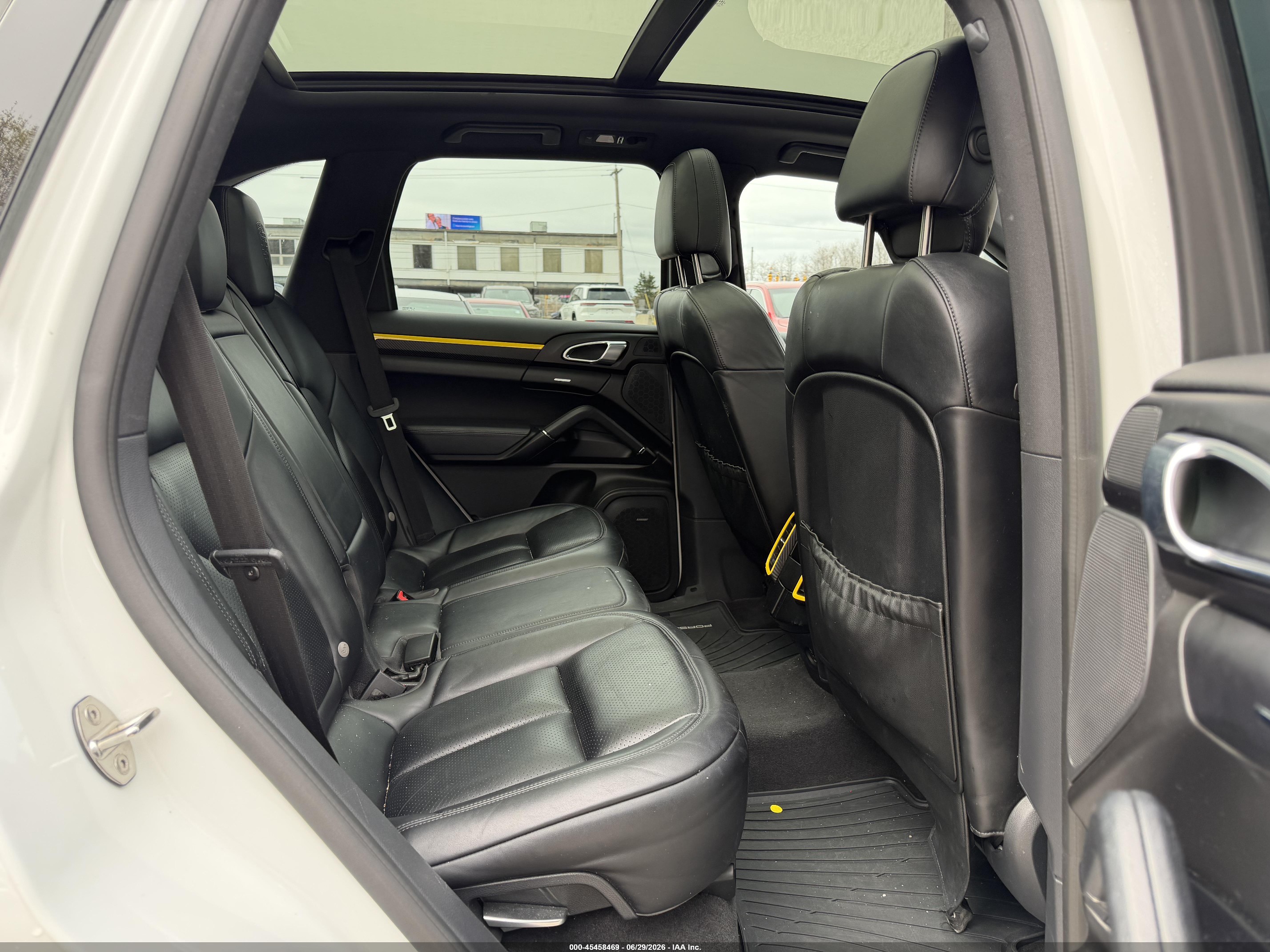 2018 Porsche Cayenne VIN WP1AA2A21JKA02261 IAAI salvage auction — Normal Wear, Clear (Indiana), sold $3,800 on 2026-07-01 (photo 7)