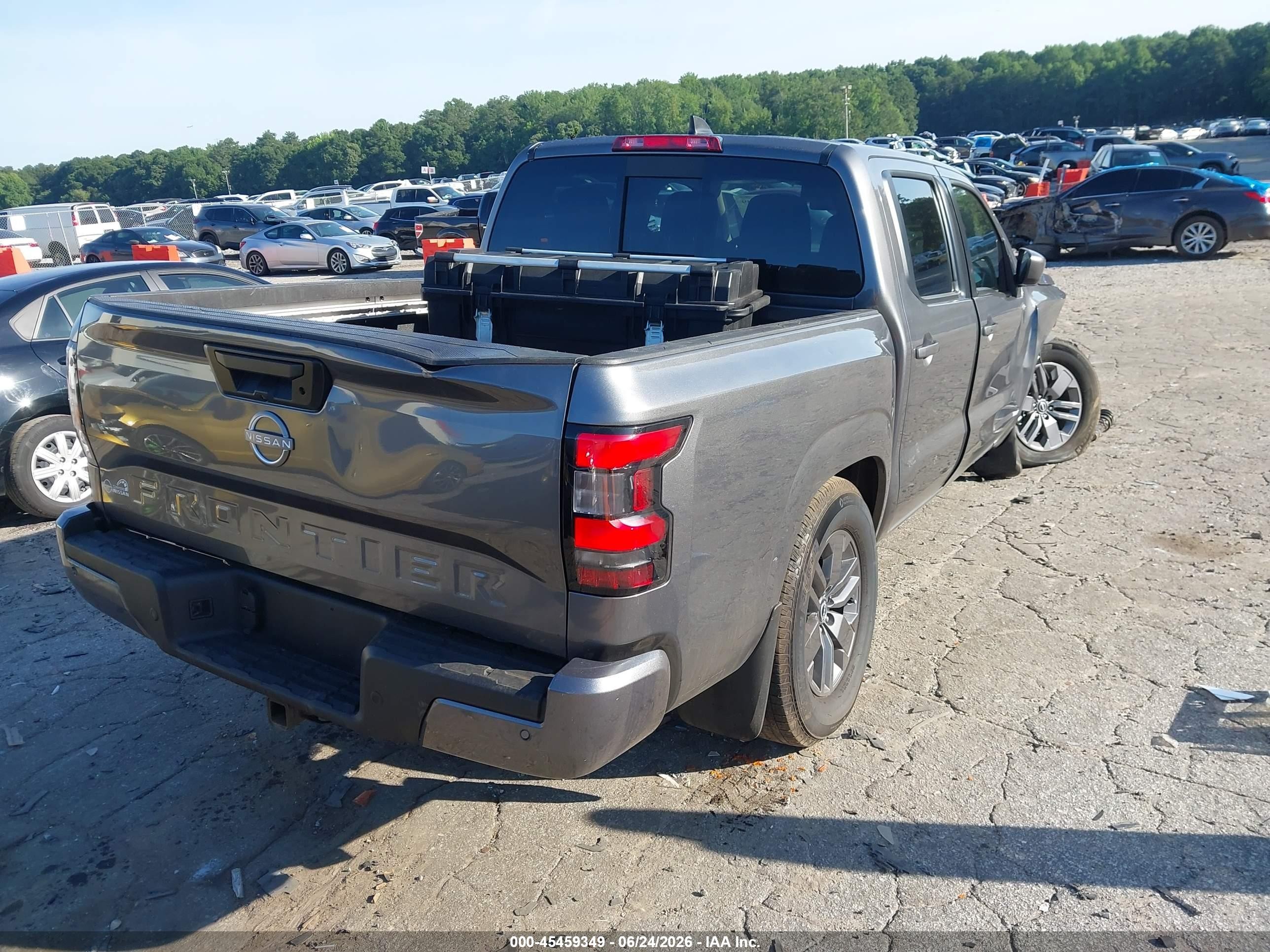 2026 Nissan Frontier VIN 1N6ED1EJ6TN618588 IAAI salvage auction — Side, Salvage (Georgia), sold $10,000 on 2026-10-07 (photo 4)