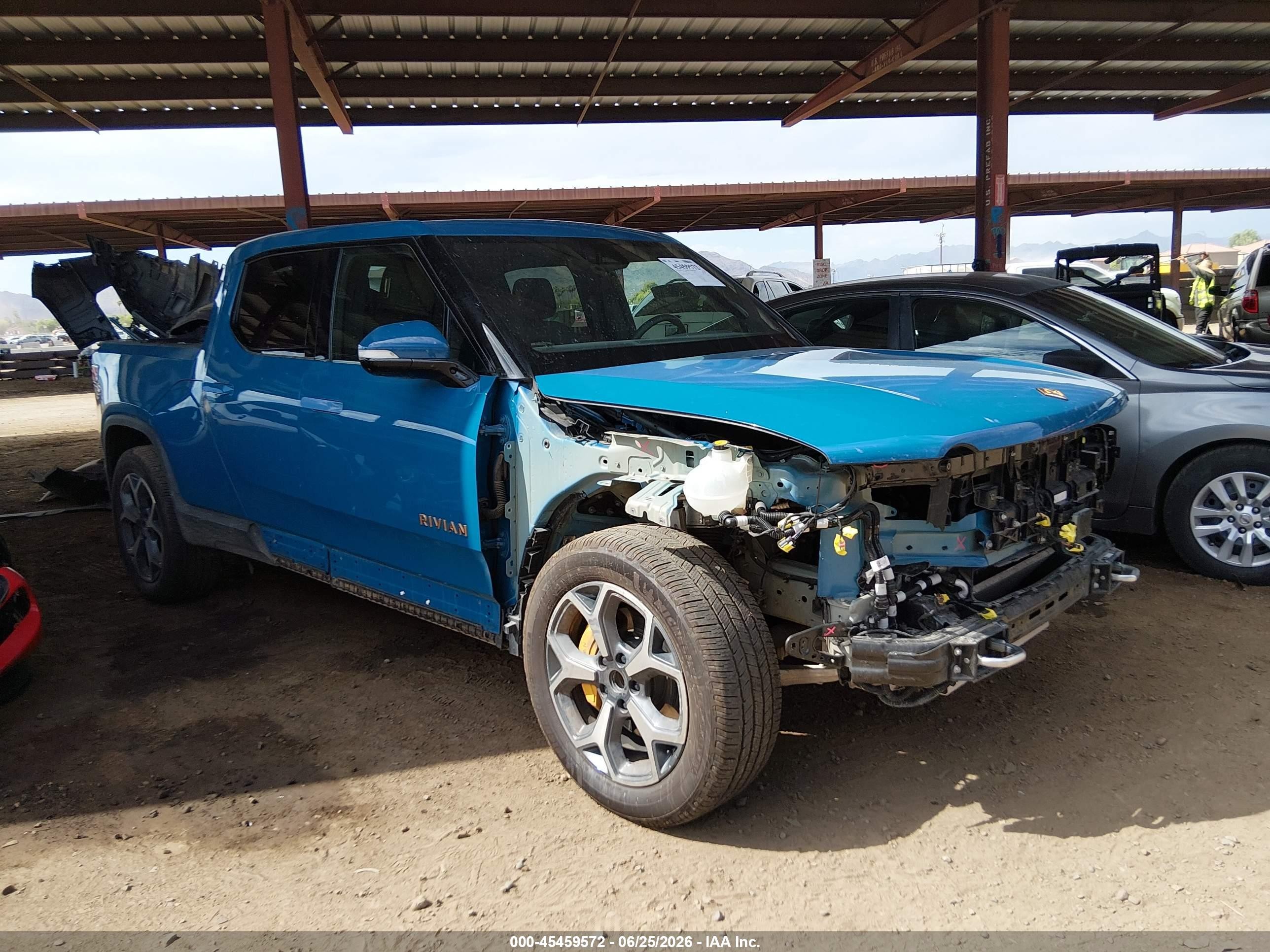 2023 Rivian R1T VIN 7FCTGAAA3PN018022 — IAAI salvage auction photo