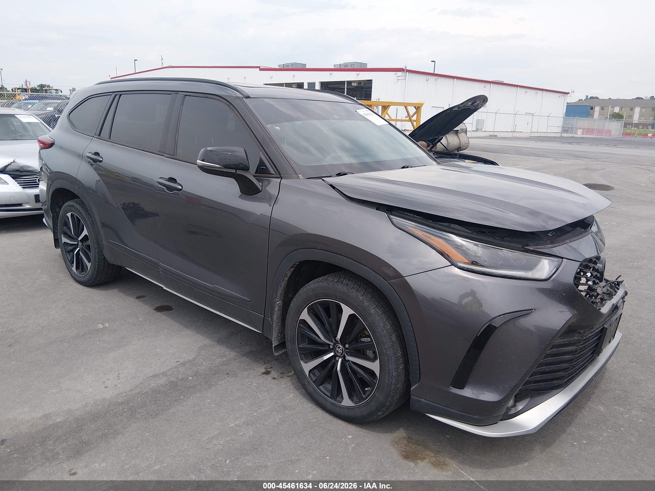2021 Toyota Highlander VIN 5TDJZRBHXMS108095 — IAAI salvage auction photo