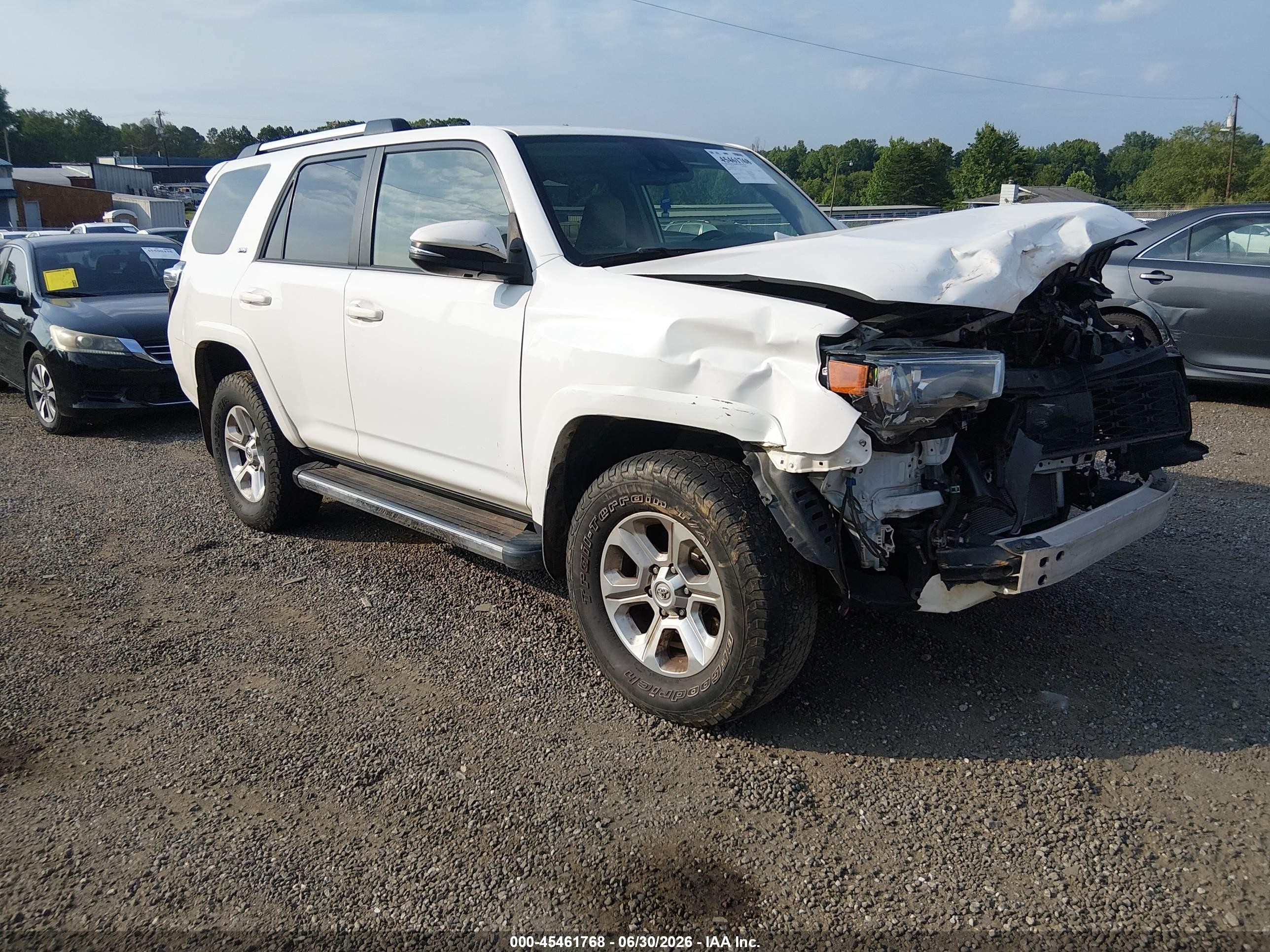 2020 Toyota 4Runner VIN JTEBU5JR4L5776318 — IAAI salvage auction photo