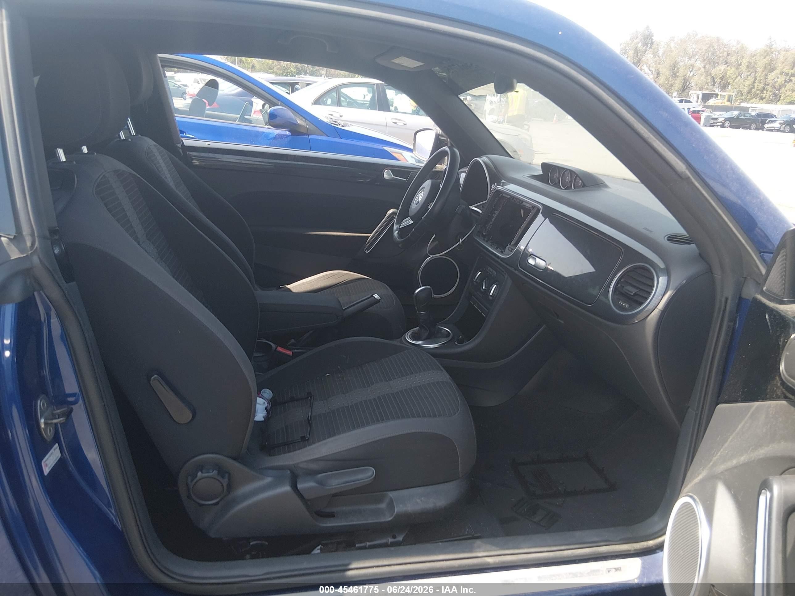 2014 Volkswagen Beetle VIN 3VWVT7AT4EM609639 IAAI salvage auction — Normal Wear, Clear - Dealer Only (California), sold $1,300 on 2026-07-02 (photo 5)