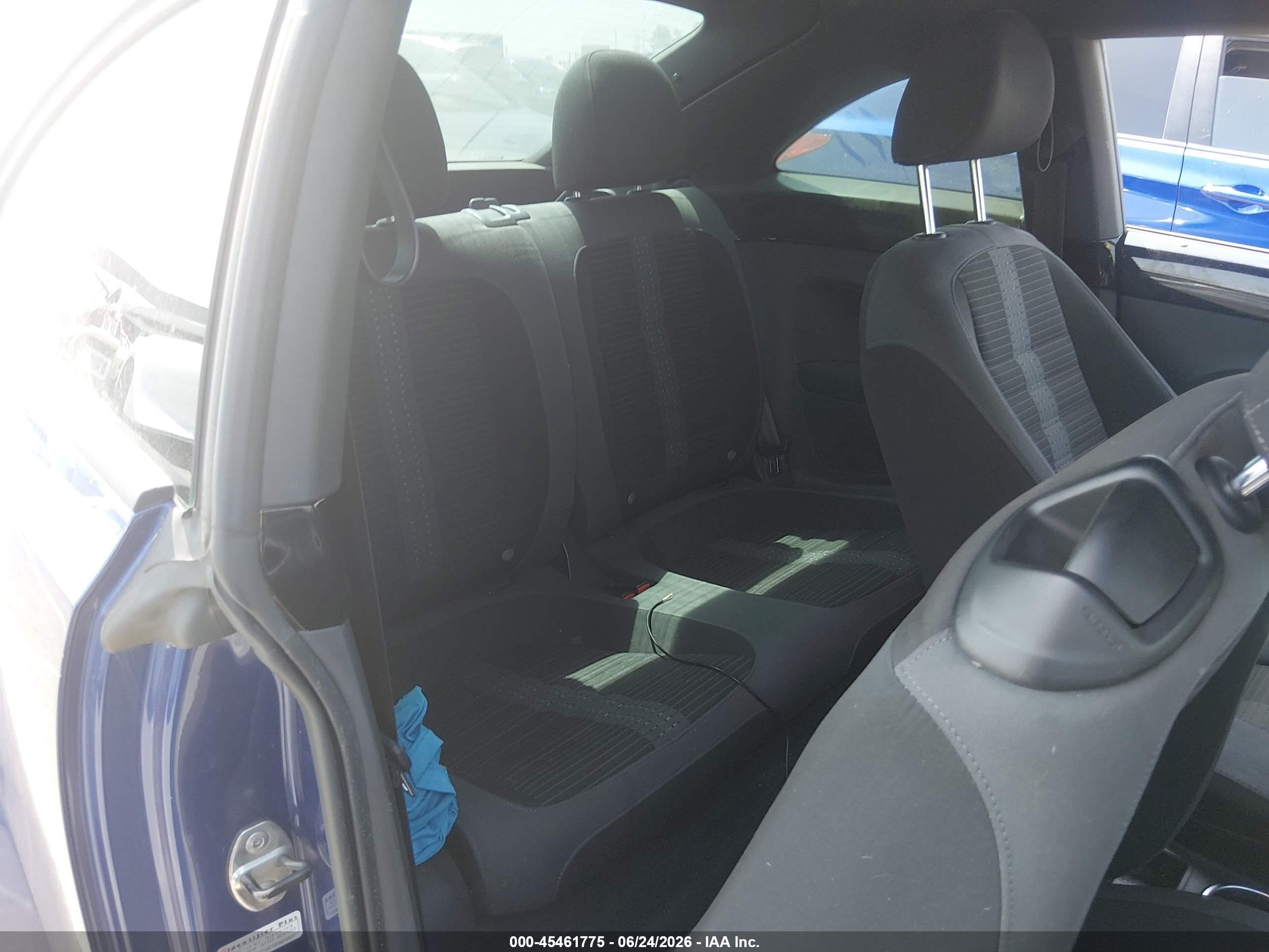 2014 Volkswagen Beetle VIN 3VWVT7AT4EM609639 IAAI salvage auction — Normal Wear, Clear - Dealer Only (California), sold $1,300 on 2026-07-02 (photo 8)