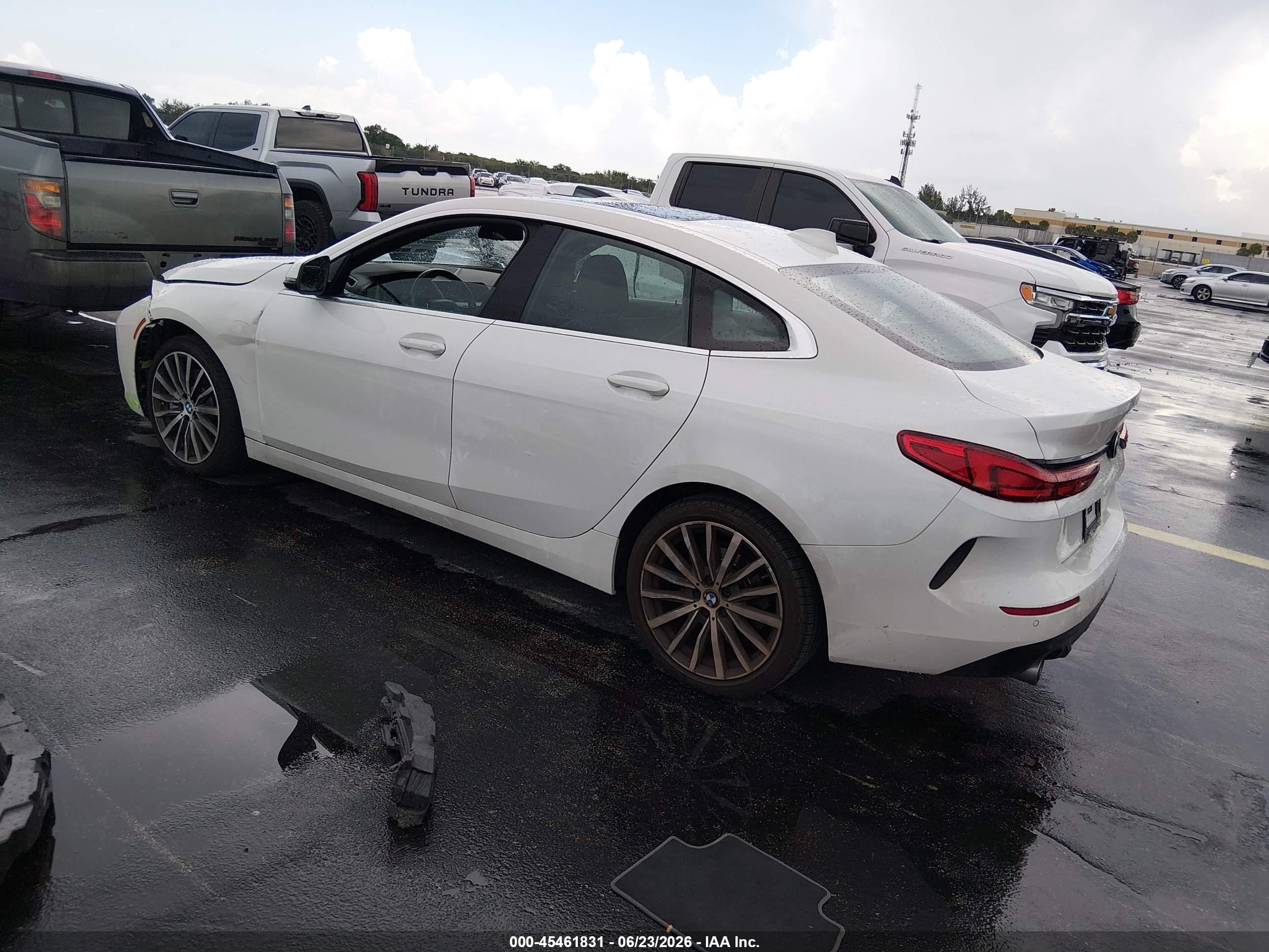 2024 BMW 2 Series VIN WBA53AK09R7N68975 IAAI salvage auction — Unknown, Rebuildable (Florida), sold $7,500 on 2026-09-17 (photo 3)