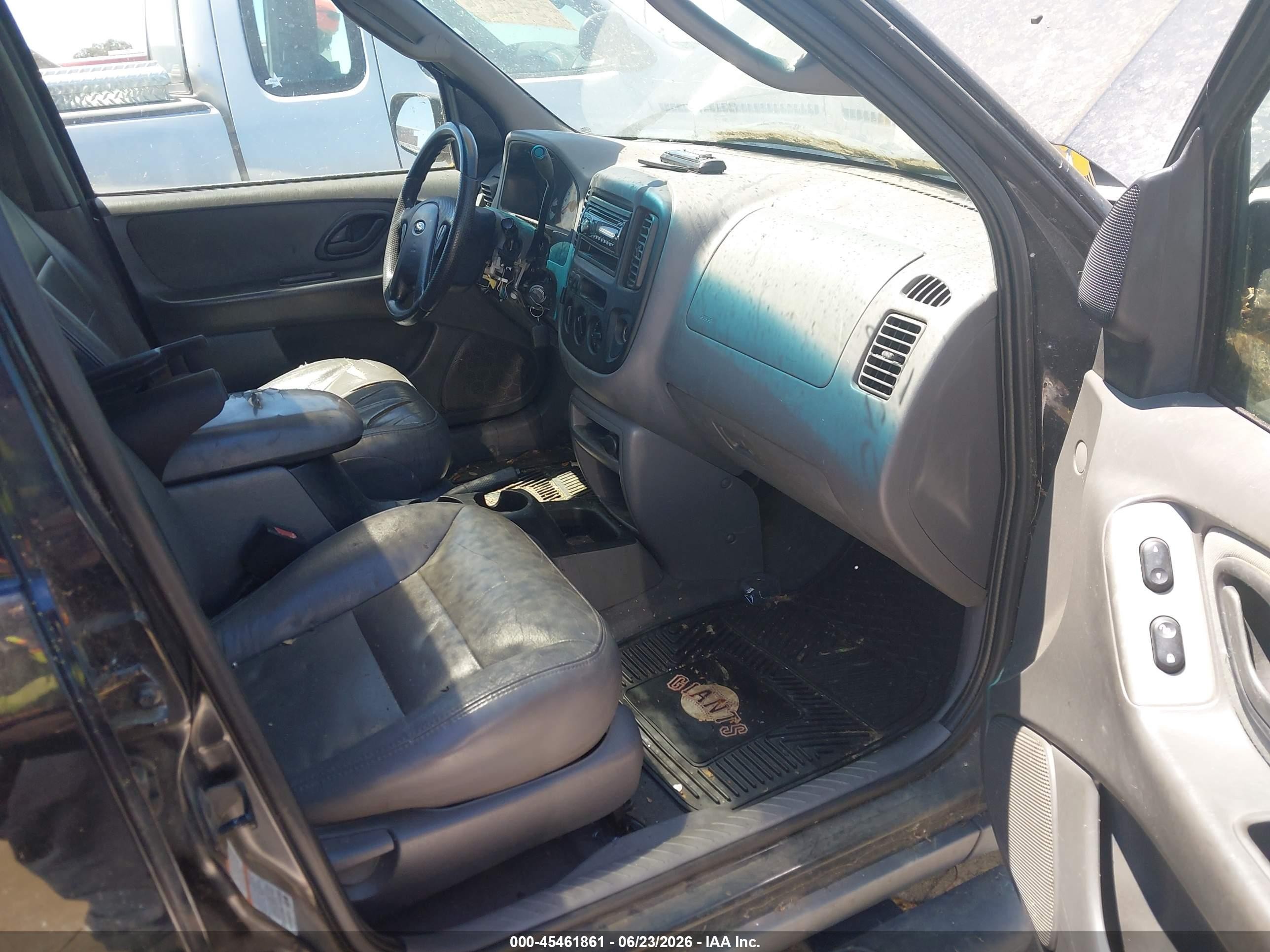 2001 Ford Escape VIN 1FMCU04151KF72915 IAAI salvage auction — Normal Wear, Clear - Dealer Only (California), sold $275 on 2026-07-09 (photo 5)