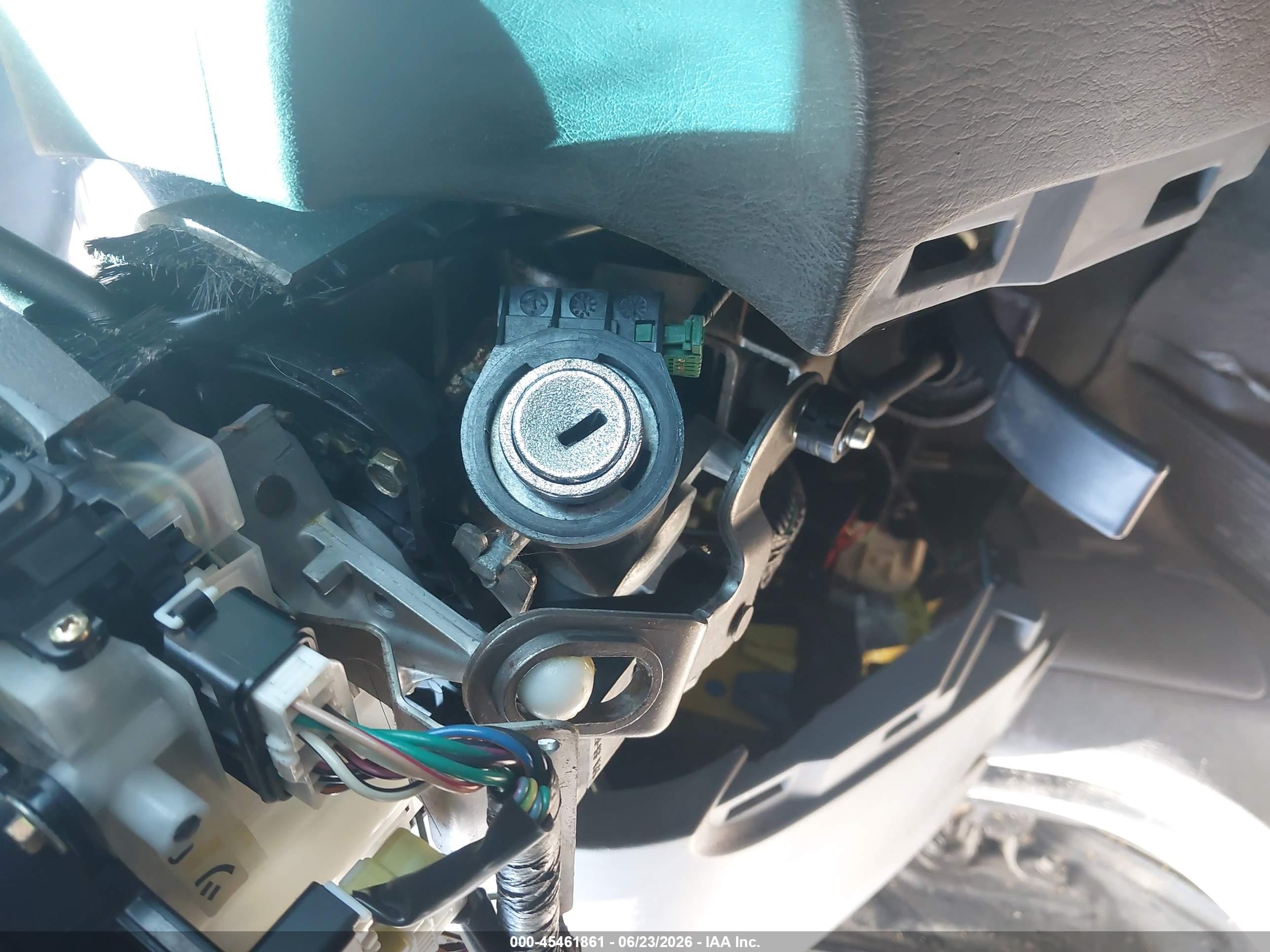 2001 Ford Escape VIN 1FMCU04151KF72915 IAAI salvage auction — Normal Wear, Clear - Dealer Only (California), sold $275 on 2026-07-09 (photo 6)