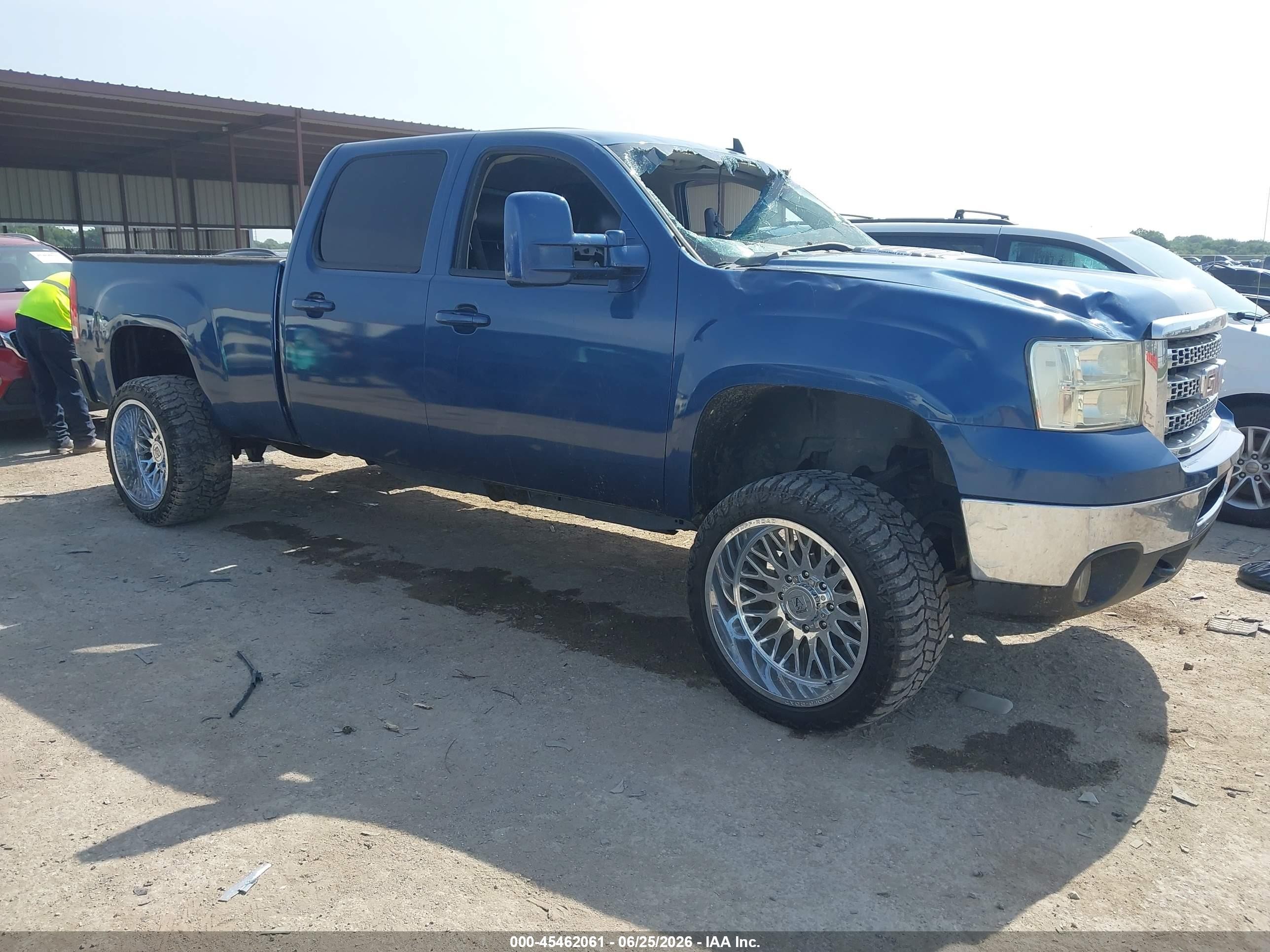 2014 GMC Sierra VIN 1GT121C88EF183870 — IAAI salvage auction photo