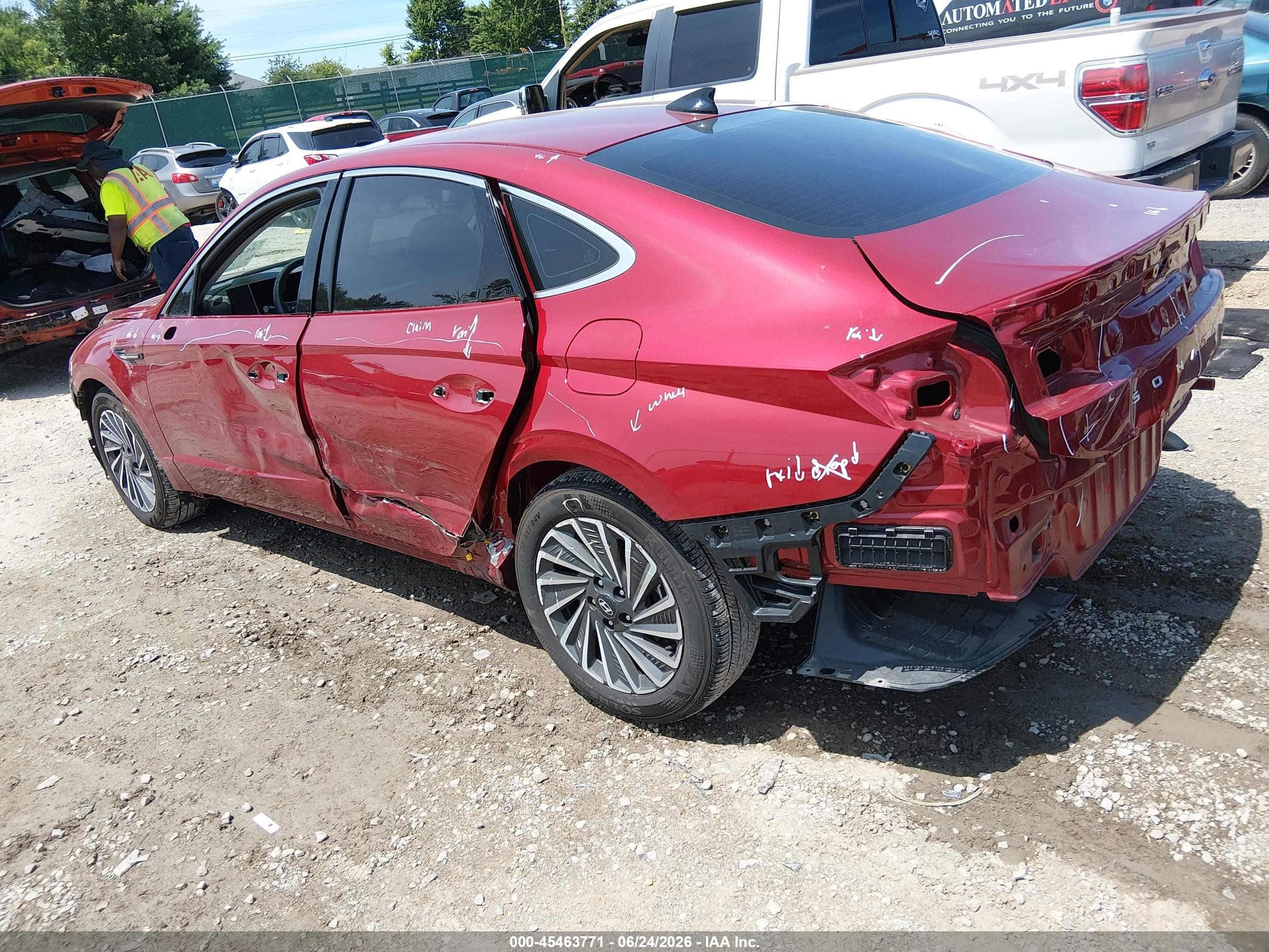 2025 Hyundai Sonata VIN KMHL34JJ6SA125726 IAAI salvage auction — Side, Salvage (Kentucky), sold $6,100 on 2026-09-11 (photo 3)