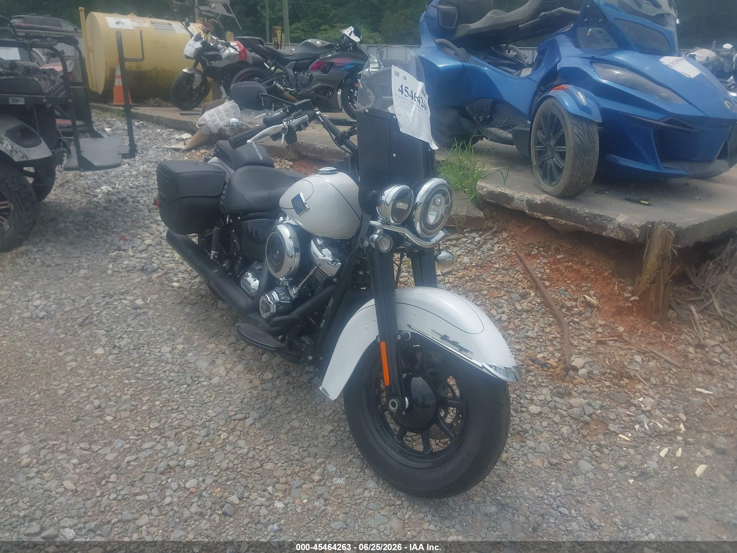 2025 Harley-davidson Softail VIN 1HD1YA914SB026041 IAAI salvage auction — Side, Clear (Michigan), sold $5,350 on 2026-09-08 (photo 1)