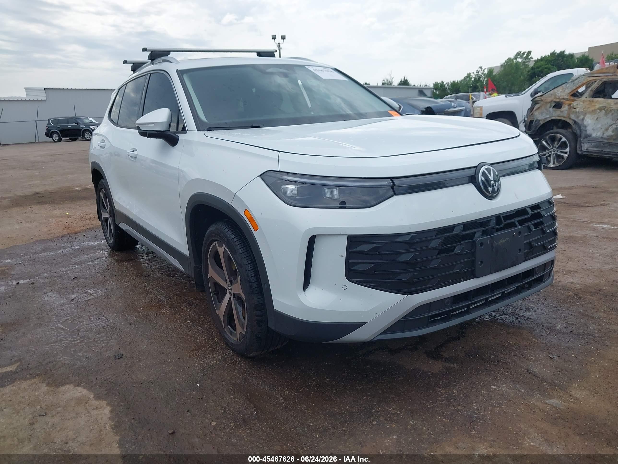 2025 Volkswagen Tiguan VIN 3VVMR7RM9SM045560 — IAAI salvage auction photo