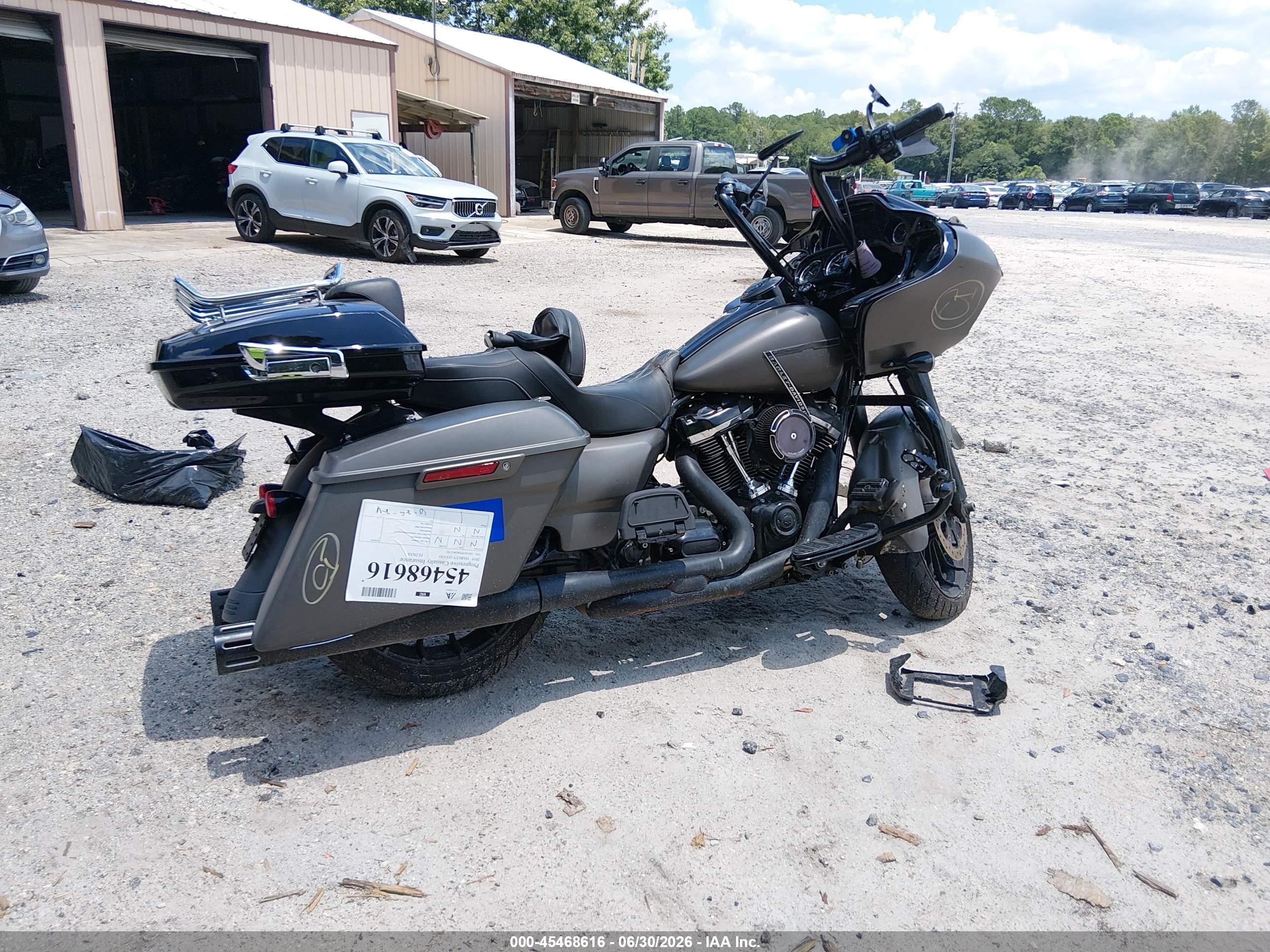 2019 Harley-davidson Road glide VIN 1HD1KTP18KB611785 IAAI salvage auction — Front End, Salvage (South Carolina), sold $1,550 on 2026-09-08 (photo 4)