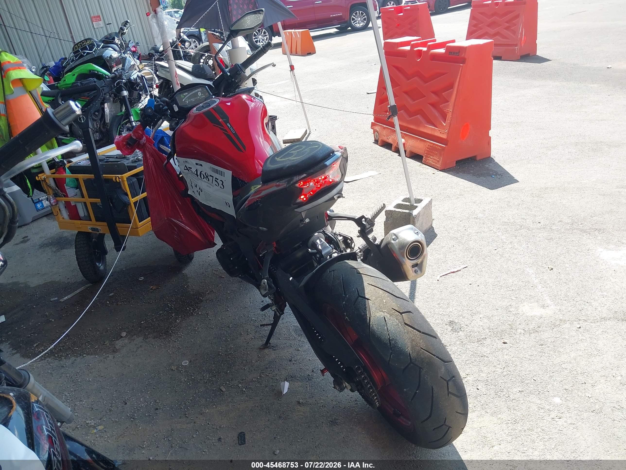2024 Kawasaki ZR900 VIN ML5ZRDF1XRDA71634 IAAI salvage auction — Unknown, Salvage (Illinois), sold $3,550 on 2026-09-09 (photo 3)