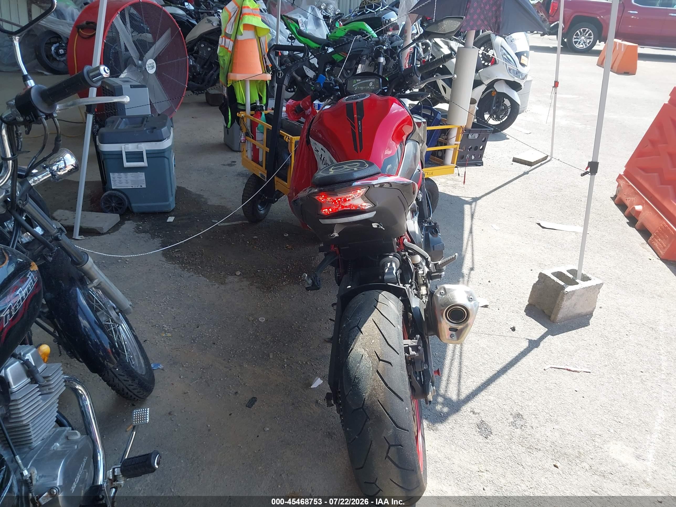 2024 Kawasaki ZR900 VIN ML5ZRDF1XRDA71634 IAAI salvage auction — Unknown, Salvage (Illinois), sold $3,550 on 2026-09-09 (photo 6)