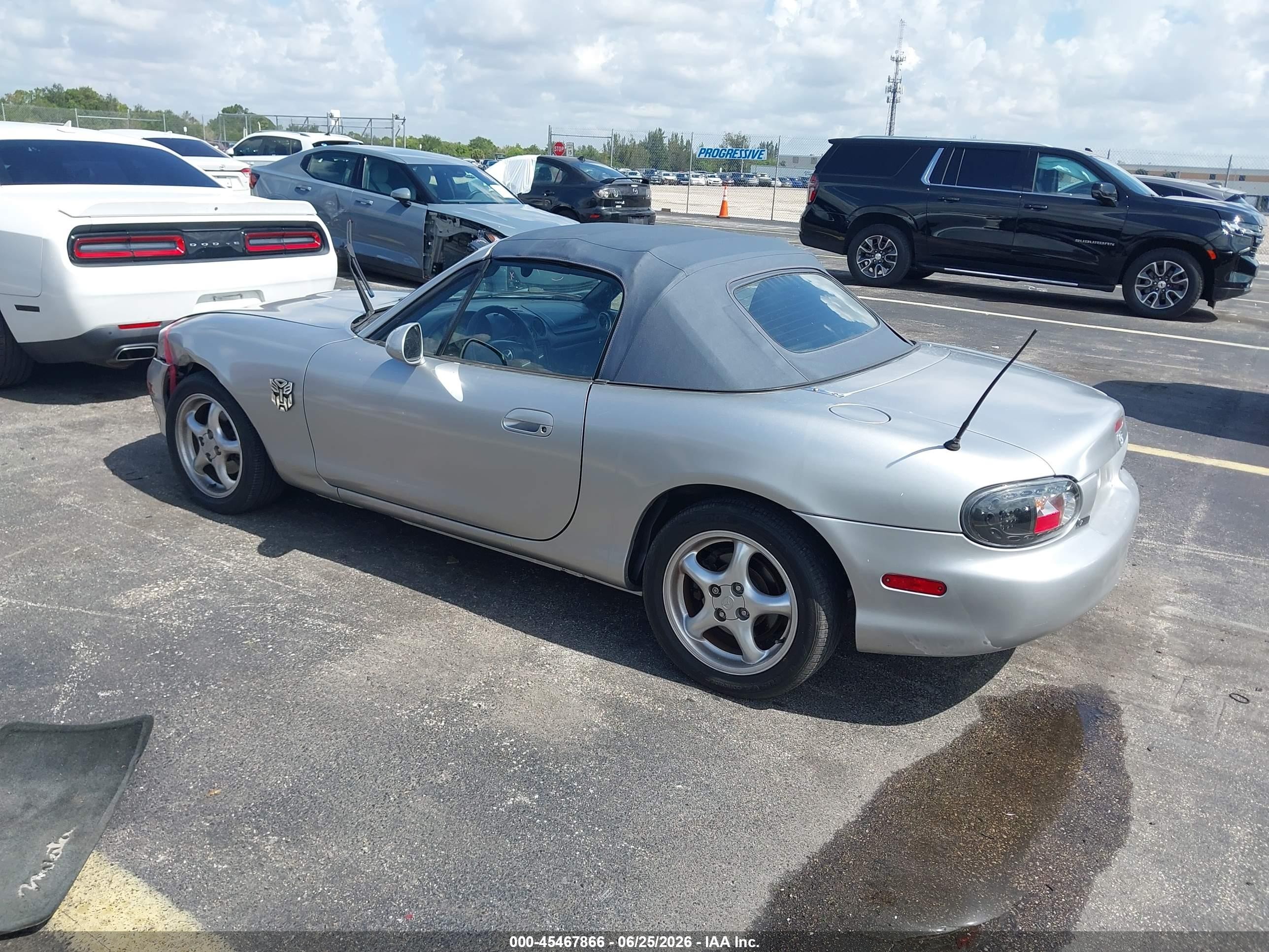 2001 Mazda Mx-5 VIN JM1NB353710215915 IAAI salvage auction — Unknown, Rebuildable (Florida), sold $1,400 on 2026-10-03 (photo 3)