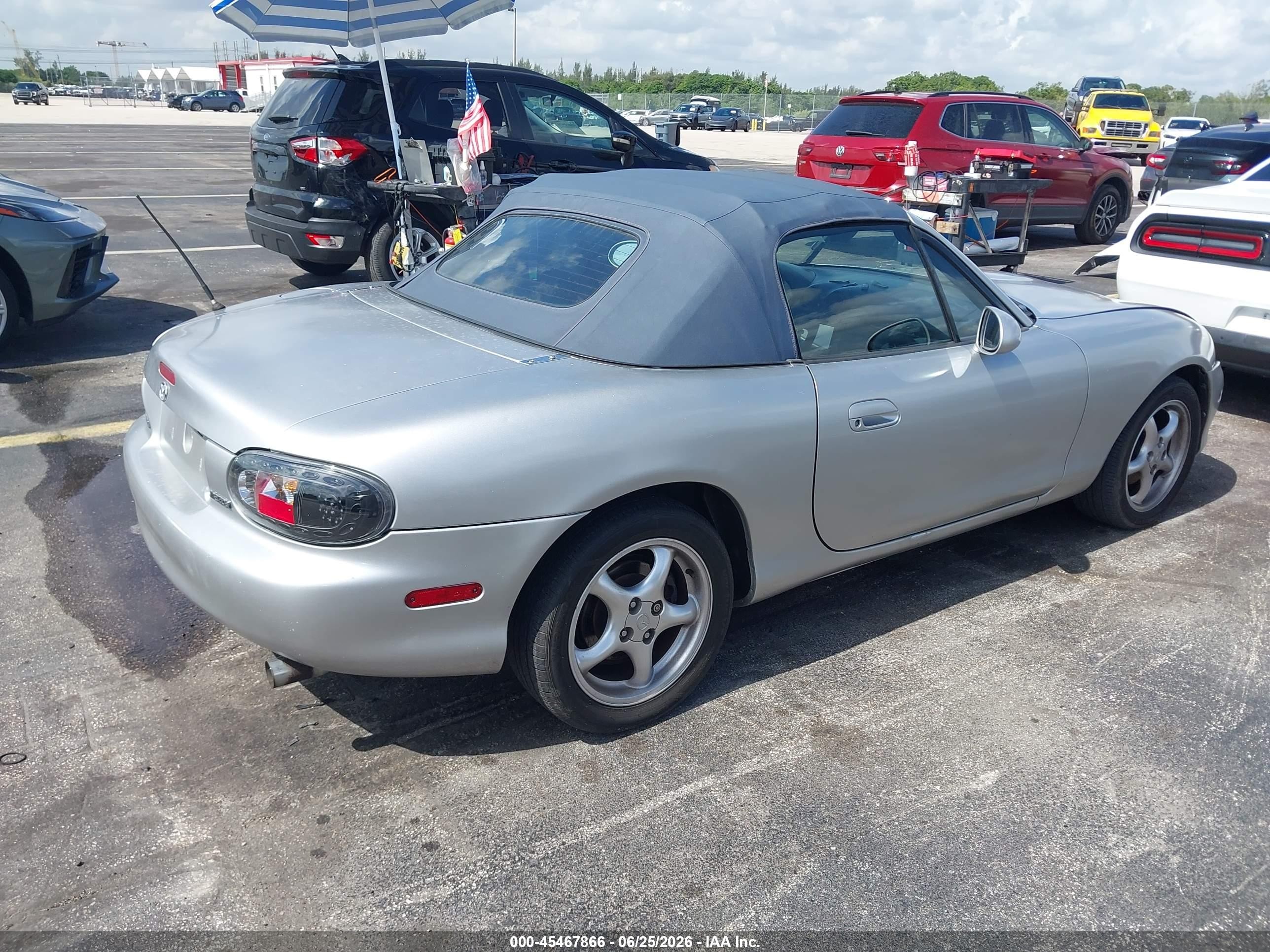2001 Mazda Mx-5 VIN JM1NB353710215915 IAAI salvage auction — Unknown, Rebuildable (Florida), sold $1,400 on 2026-10-03 (photo 4)