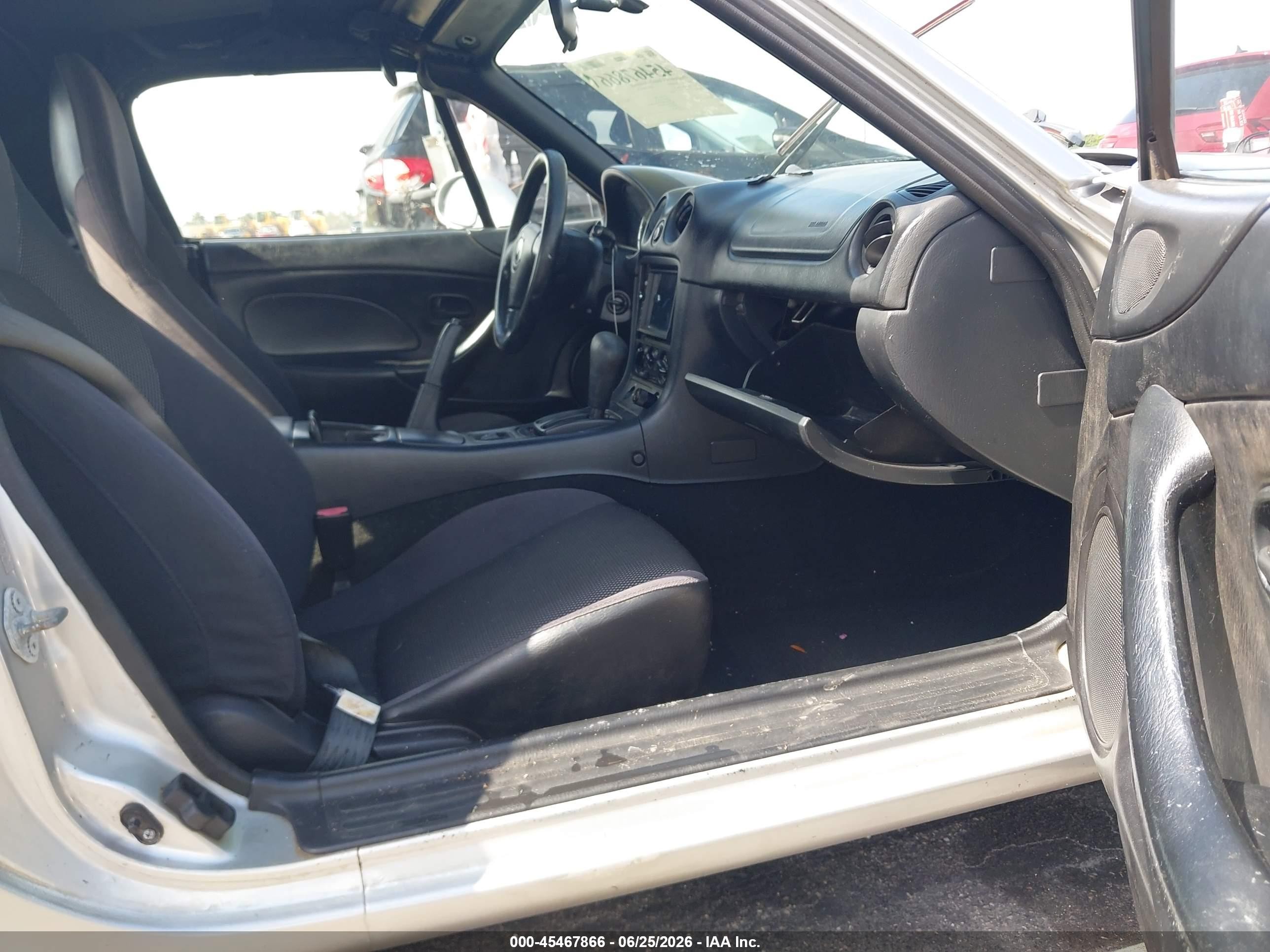 2001 Mazda Mx-5 VIN JM1NB353710215915 IAAI salvage auction — Unknown, Rebuildable (Florida), sold $1,400 on 2026-10-03 (photo 5)