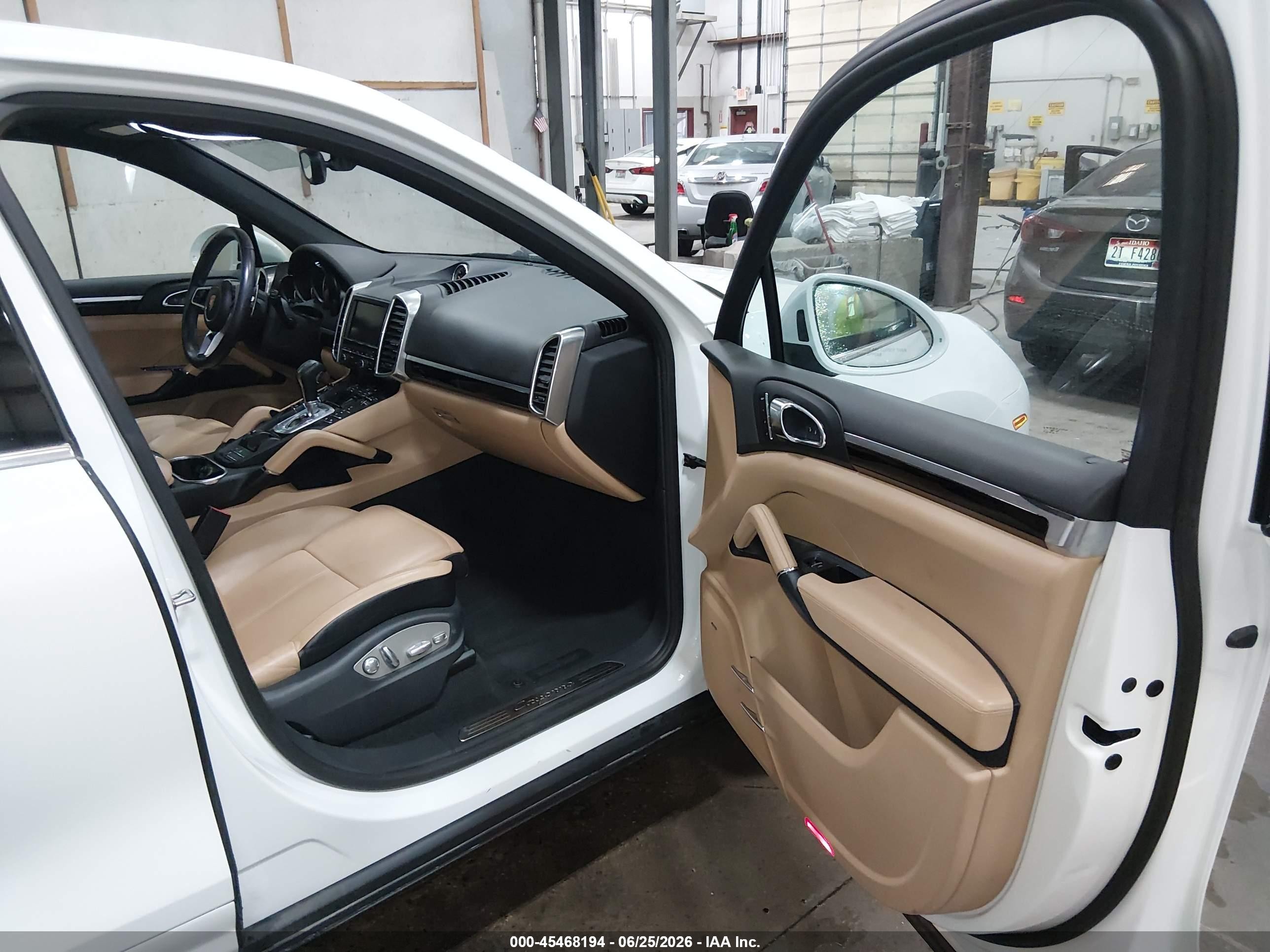 2016 Porsche Cayenne VIN WP1AA2A24GLA06579 IAAI salvage auction — Side, Salvage (Idaho), sold $10,600 on 2026-09-29 (photo 5)