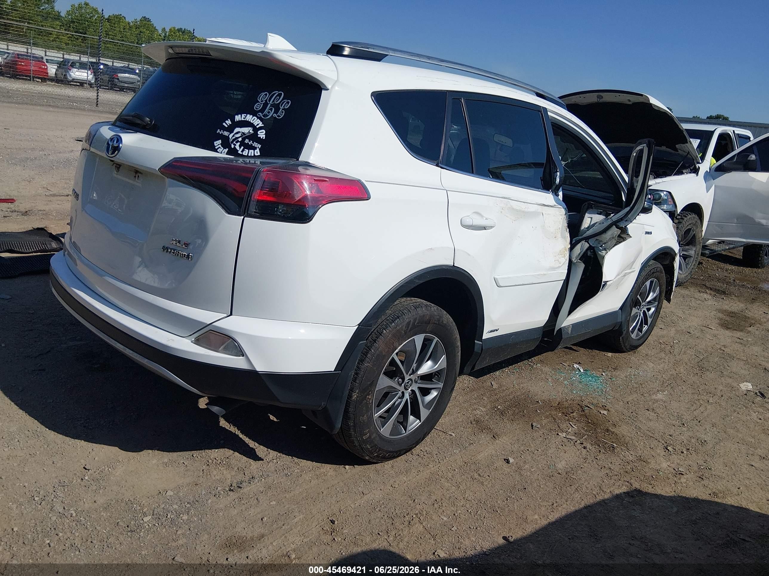 2017 Toyota RAV4 Hybrid VIN JTMRJREV5HD061135 IAAI salvage auction — Side, Salvage (Tennessee), sold $4,550 on 2026-07-10 (photo 4)