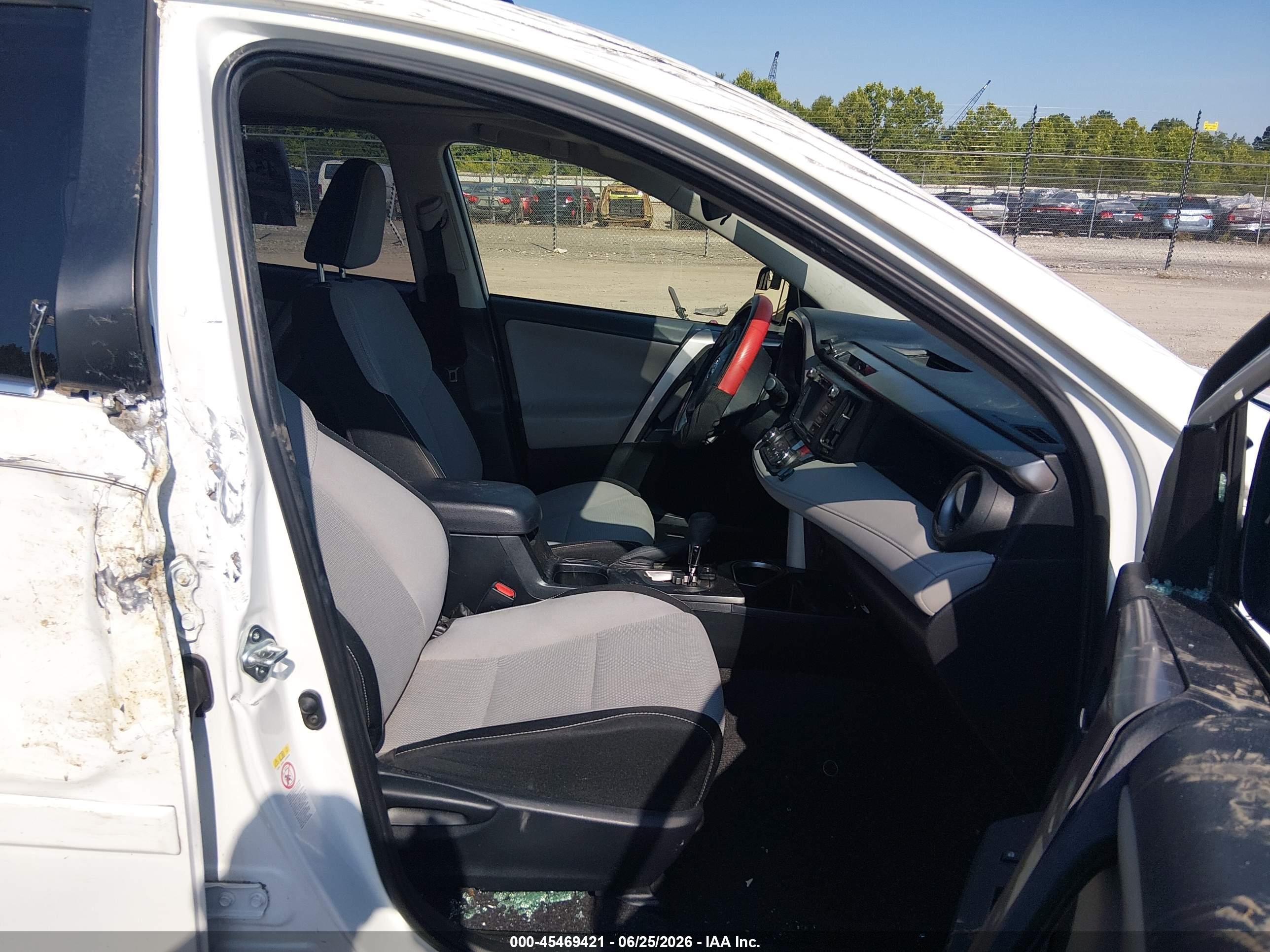 2017 Toyota RAV4 Hybrid VIN JTMRJREV5HD061135 IAAI salvage auction — Side, Salvage (Tennessee), sold $4,550 on 2026-07-10 (photo 5)