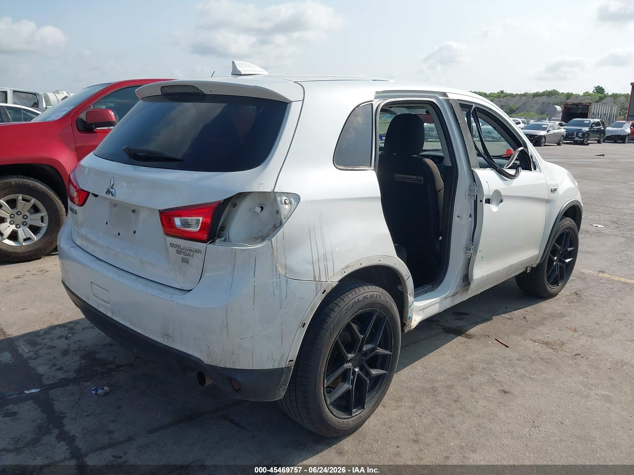 2017 Mitsubishi Outlander VIN JA4AP3AW4HZ056934 IAAI salvage auction — Rear End, Original (Texas), sold $925 on 2026-09-03 (photo 4)