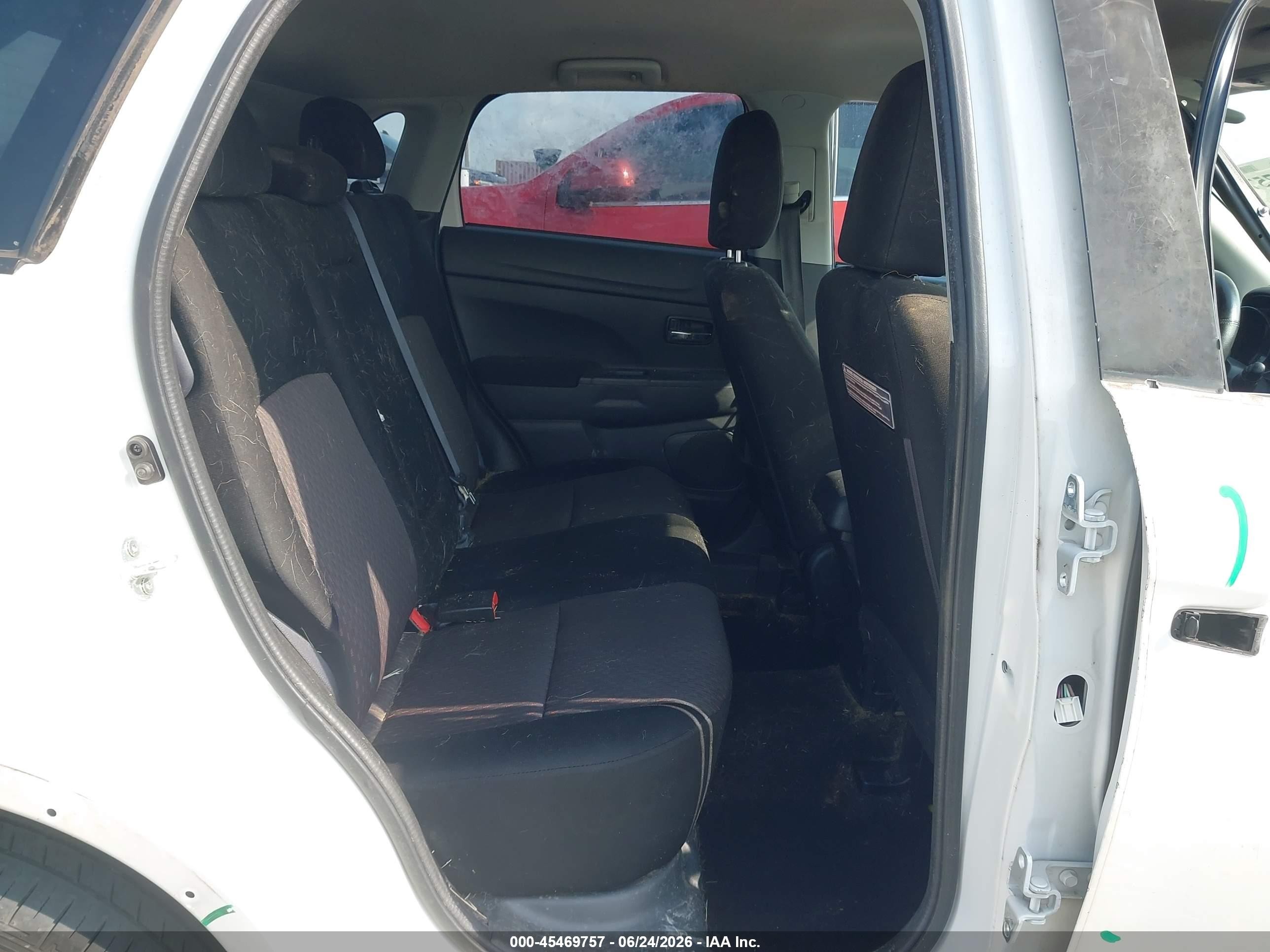 2017 Mitsubishi Outlander VIN JA4AP3AW4HZ056934 IAAI salvage auction — Rear End, Original (Texas), sold $925 on 2026-09-03 (photo 8)