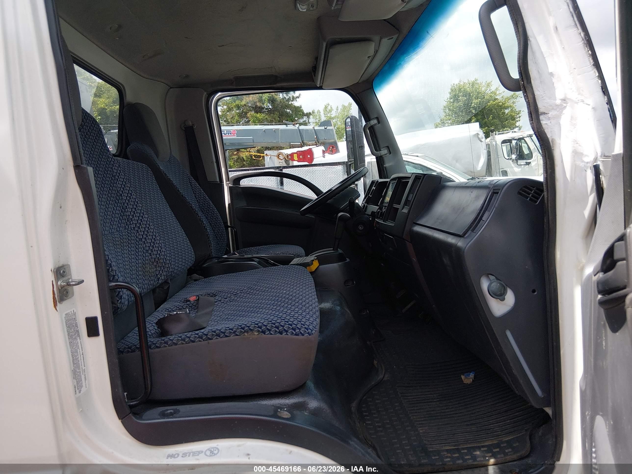 2024 Chevrolet 4500 VIN 54DCDW1D3RS205430 IAAI salvage auction — Normal Wear, Salvage (Pennsylvania), sold $19,500 on 2026-07-11 (photo 6)