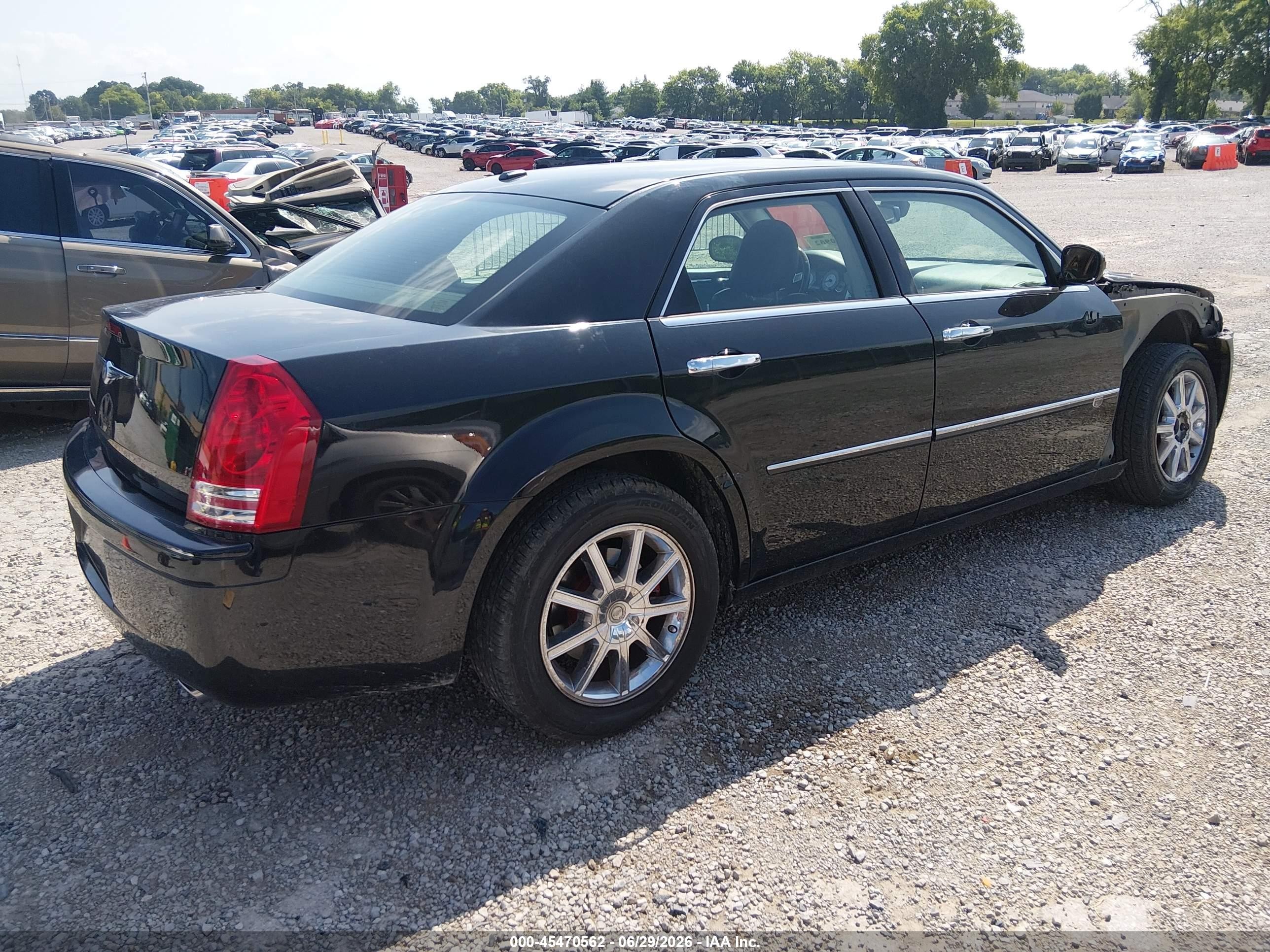 2009 Chrysler 300 VIN 2C3LK63T39H599022 IAAI salvage auction — Side, Salvage (Kentucky), sold $1,125 on 2026-09-09 (photo 4)