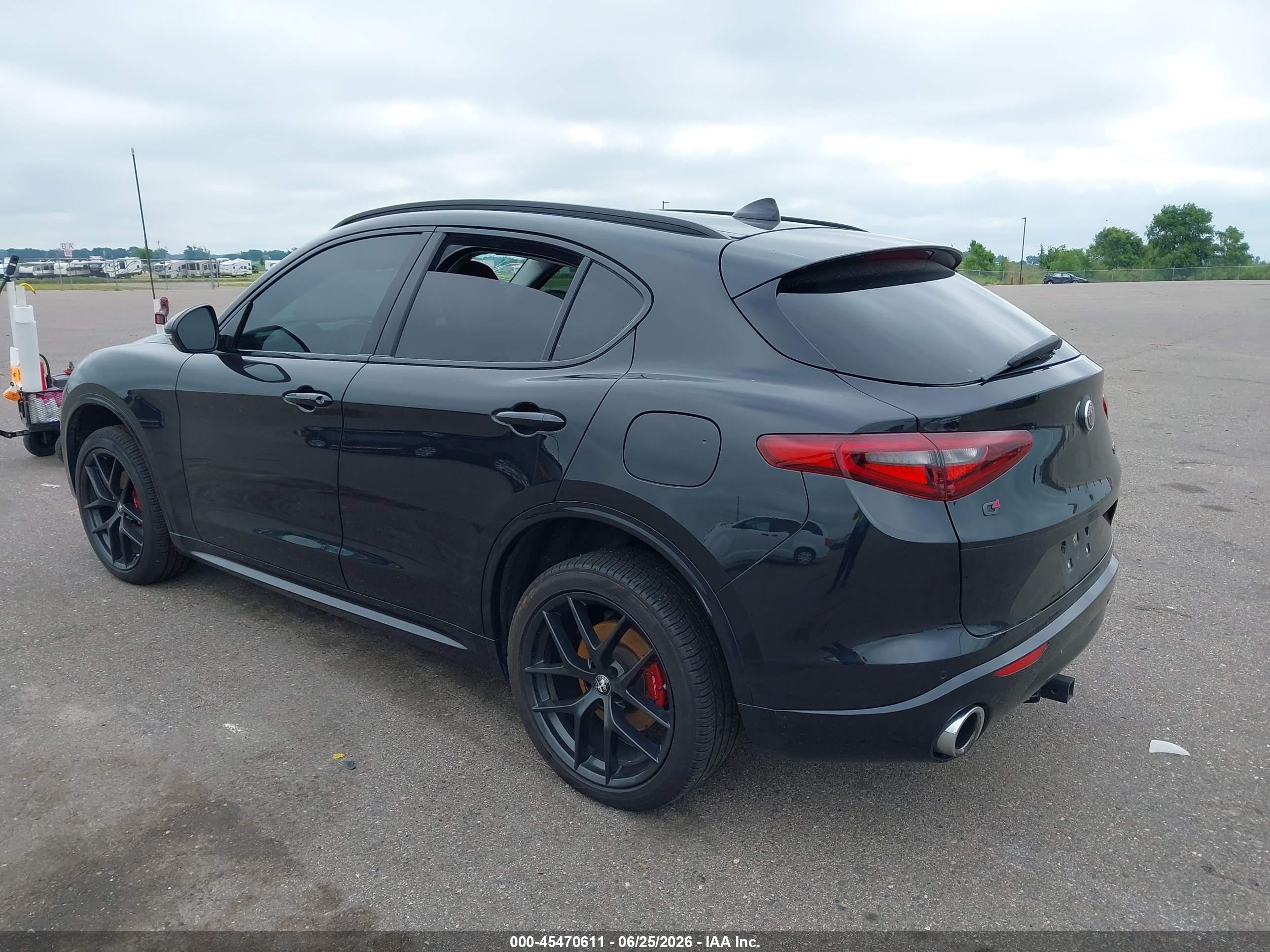 2021 Alfa Romeo Stelvio VIN ZASPAKBN1M7D14664 IAAI salvage auction — Unknown, Salvage (Minnesota), sold $7,500 on 2026-09-19 (photo 3)