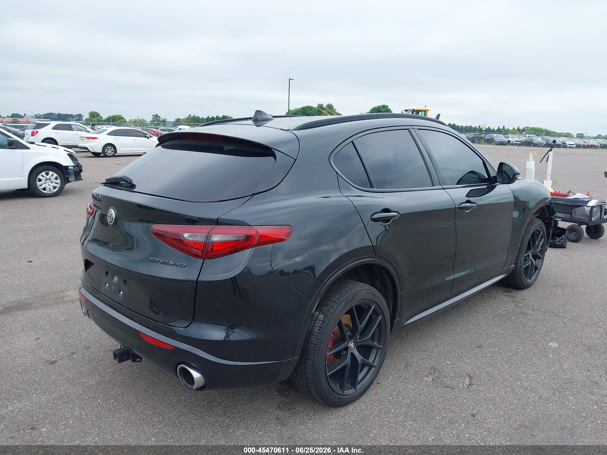 2021 Alfa Romeo Stelvio VIN ZASPAKBN1M7D14664 IAAI salvage auction — Unknown, Salvage (Minnesota), sold $7,500 on 2026-09-19 (photo 4)