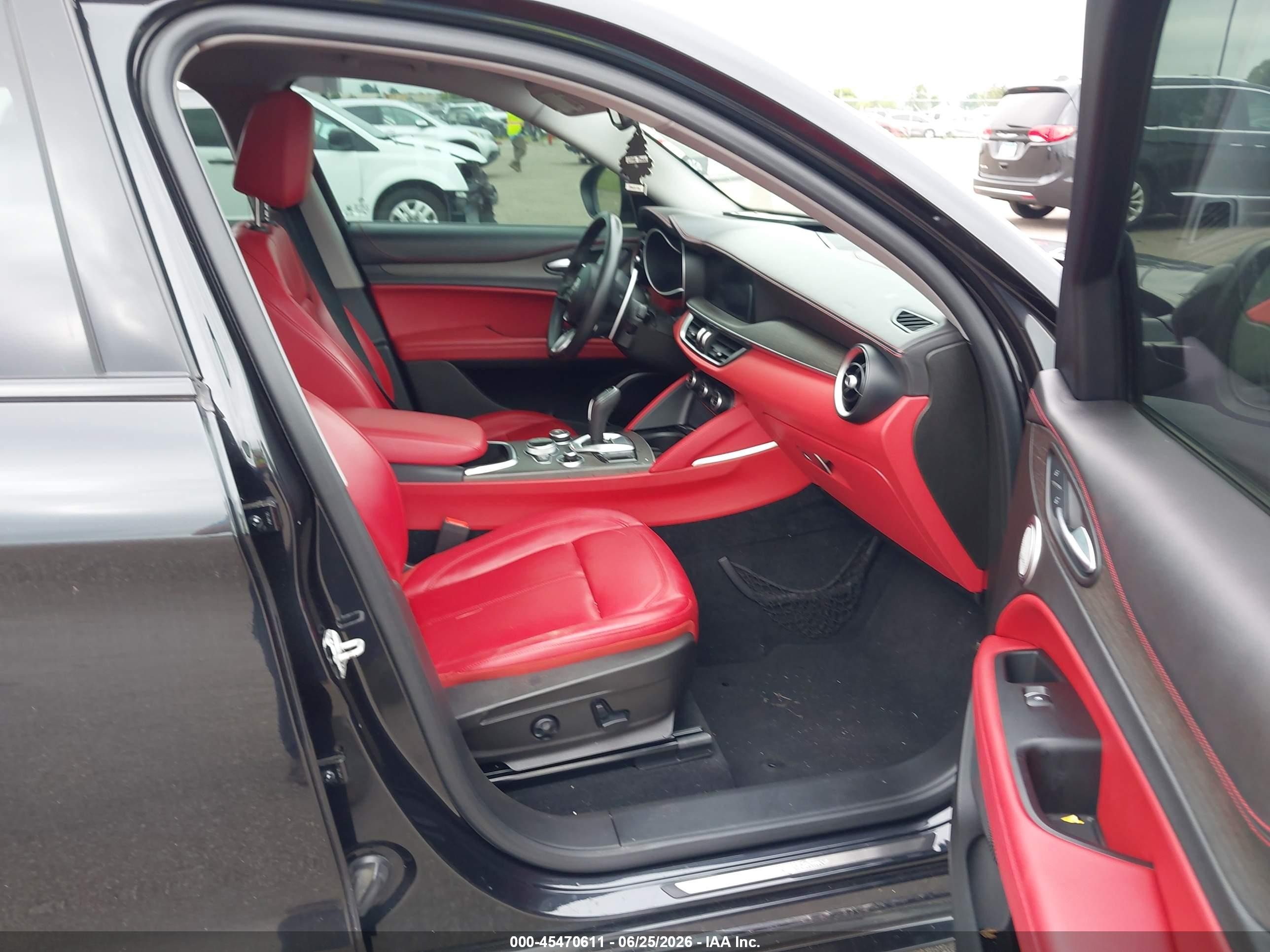 2021 Alfa Romeo Stelvio VIN ZASPAKBN1M7D14664 IAAI salvage auction — Unknown, Salvage (Minnesota), sold $7,500 on 2026-09-19 (photo 5)