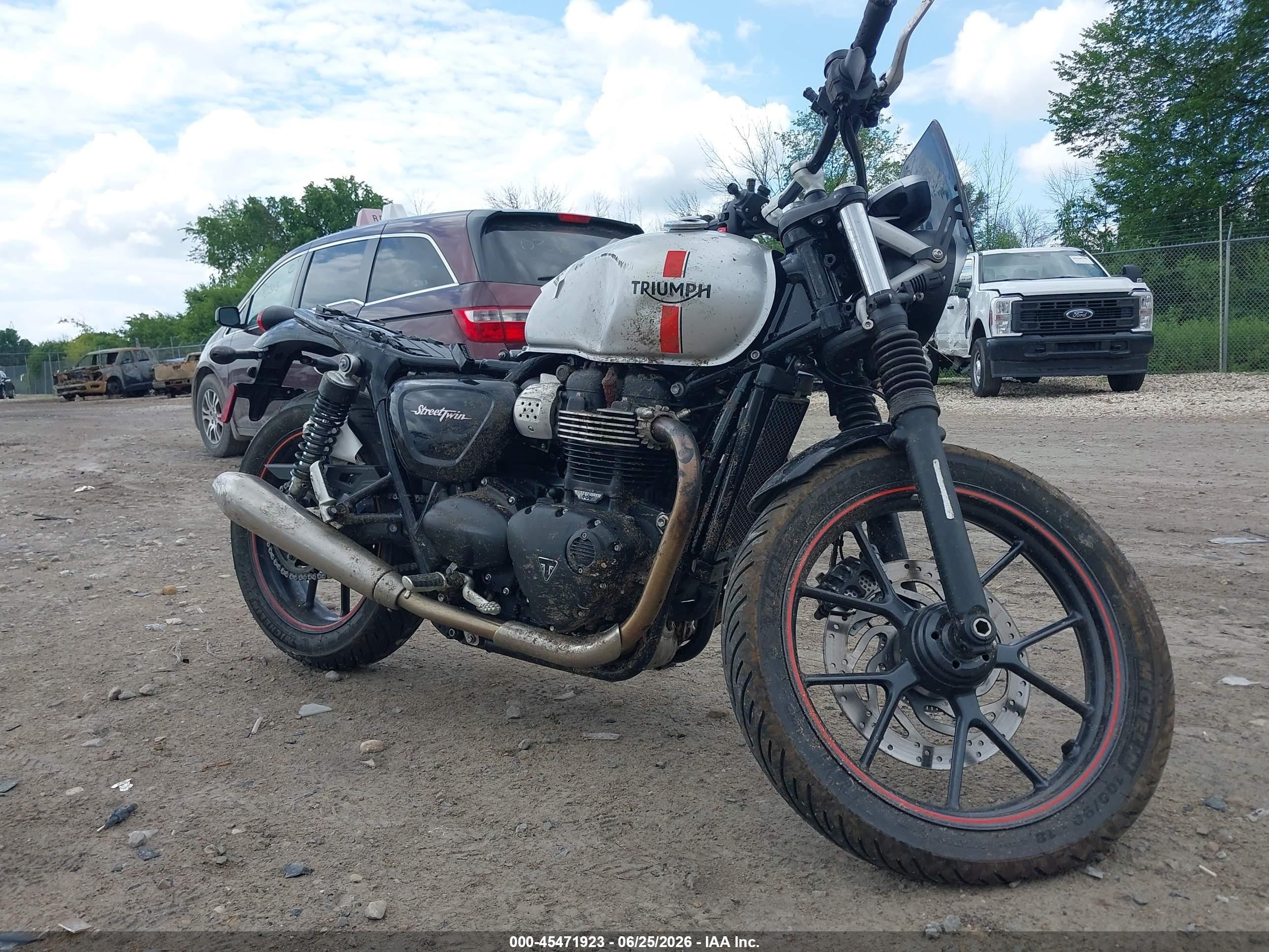 2017 Triumph motorcycle Street VIN SMTD31GN1HT786208 IAAI salvage auction — Front End, Salvage (Illinois), sold $25 on 2026-09-09 (photo 1)