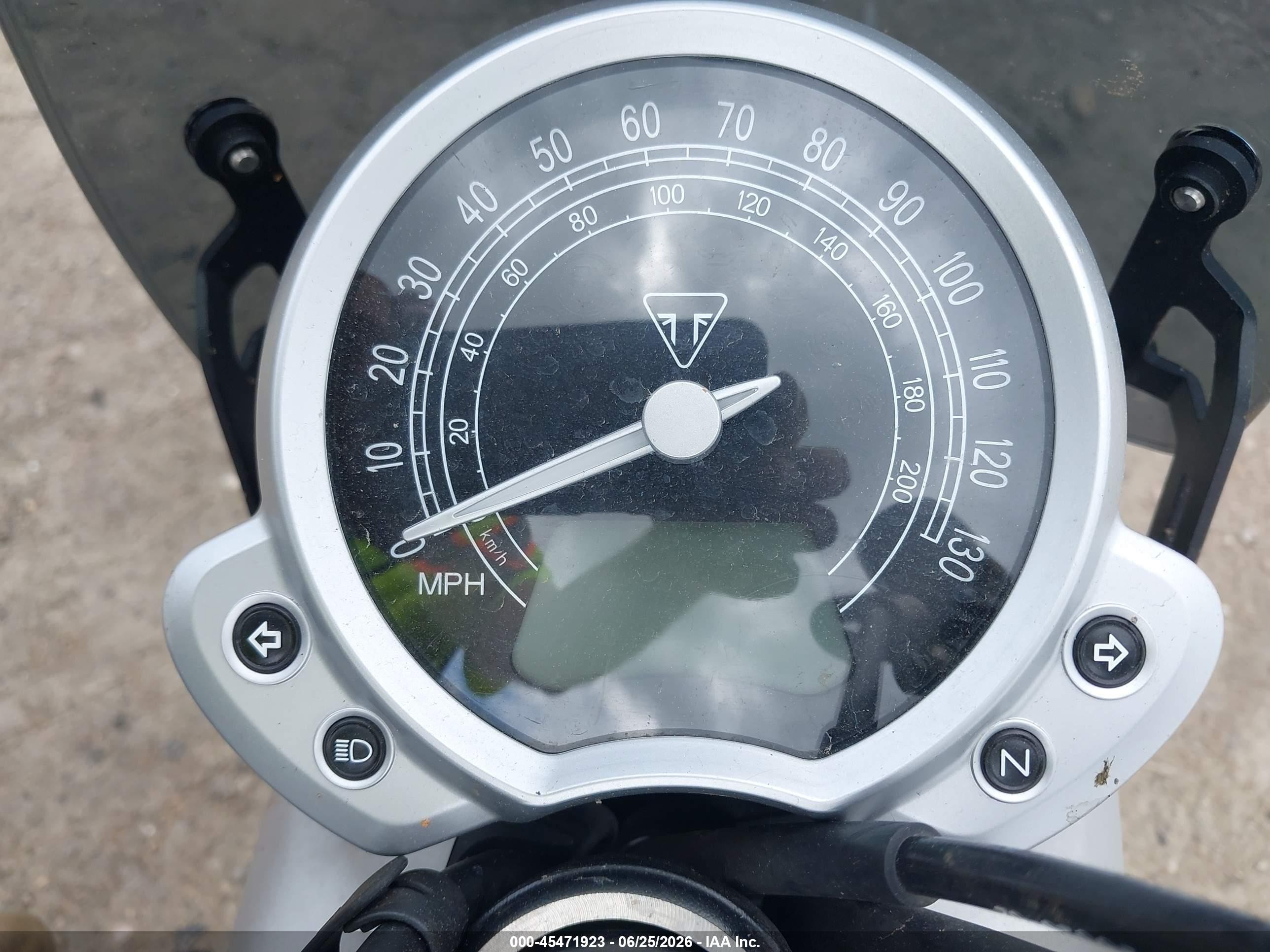 2017 Triumph motorcycle Street VIN SMTD31GN1HT786208 IAAI salvage auction — Front End, Salvage (Illinois), sold $25 on 2026-09-09 (photo 7)