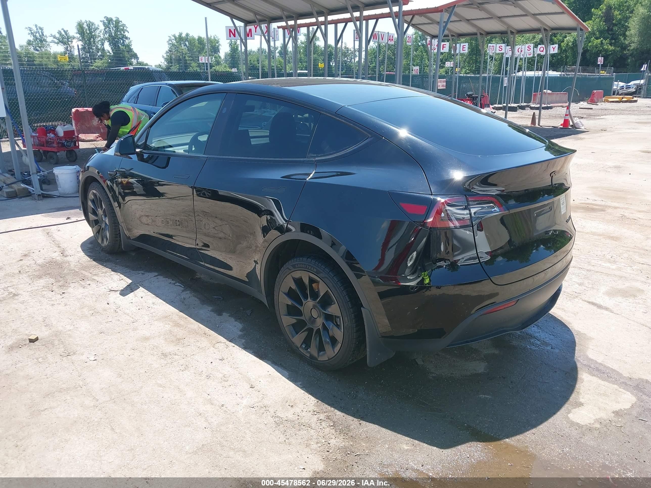 2024 Tesla Model y VIN 7SAYGDEE0RA214902 IAAI salvage auction — Unknown, Salvage - Greater Than 75% (Maryland), sold $7,350 on 2026-09-03 (photo 3)