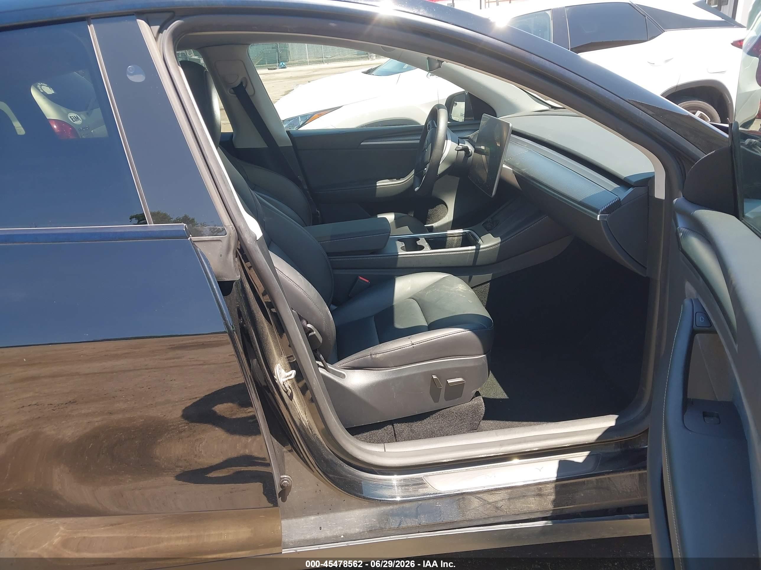 2024 Tesla Model y VIN 7SAYGDEE0RA214902 IAAI salvage auction — Unknown, Salvage - Greater Than 75% (Maryland), sold $7,350 on 2026-09-03 (photo 5)