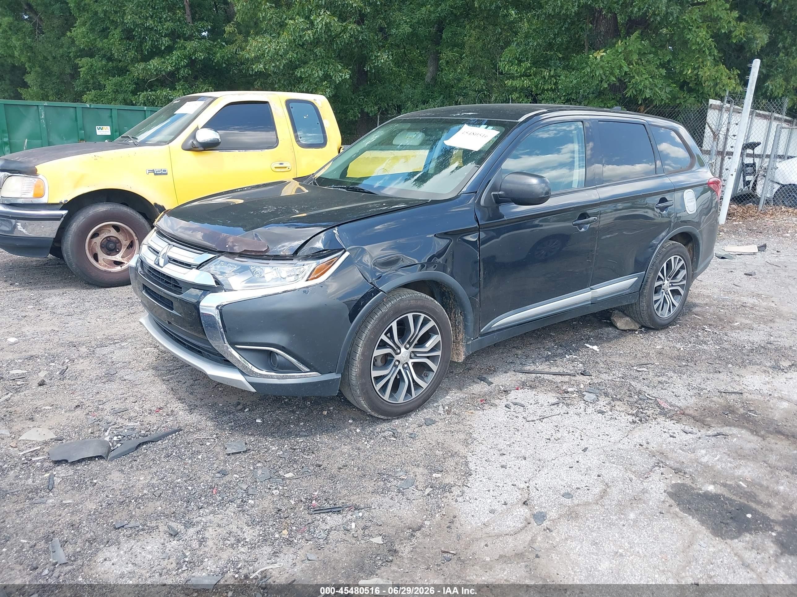 2017 Mitsubishi Outlander VIN JA4AD2A33HZ025506 IAAI salvage auction — Side, Salvage (Idaho), sold $1,300 on 2026-09-13 (photo 2)