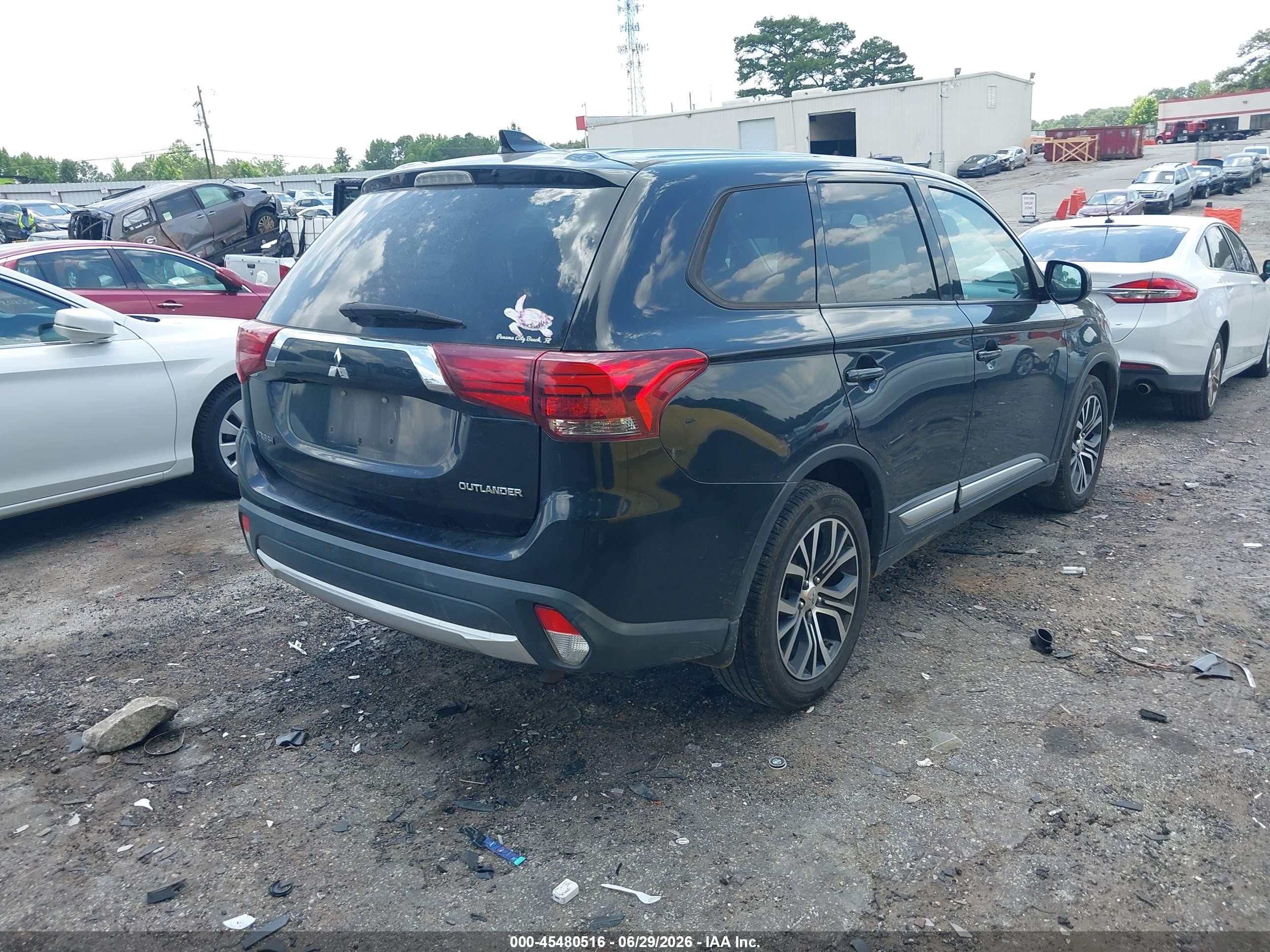 2017 Mitsubishi Outlander VIN JA4AD2A33HZ025506 IAAI salvage auction — Side, Salvage (Idaho), sold $1,300 on 2026-09-13 (photo 4)