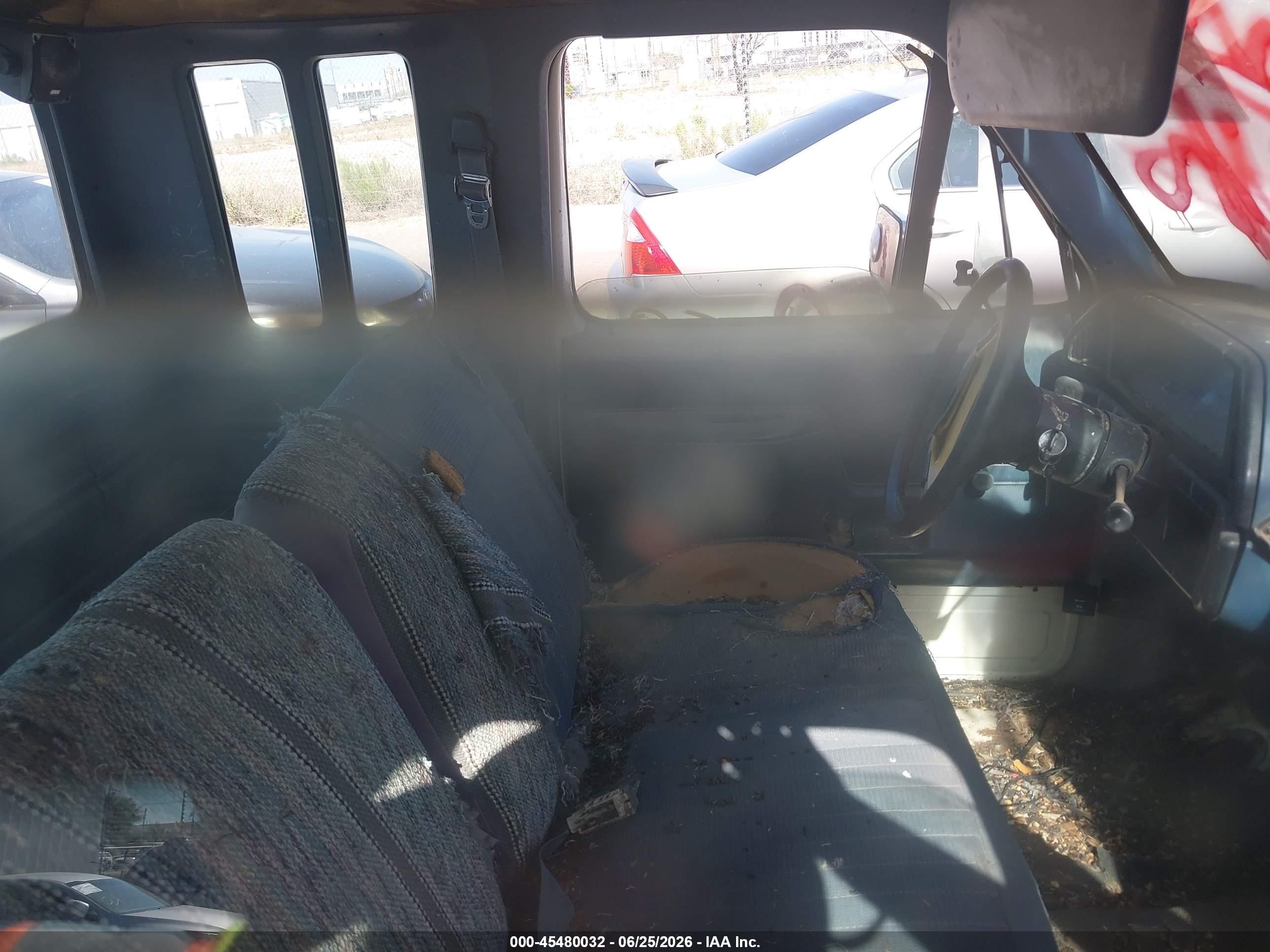 1987 Ford F-250 VIN 1FTHX25L2HKB06379 IAAI salvage auction — Normal Wear, Clear-Dealer Only (Arizona), sold $100 on 2026-07-09 (photo 5)