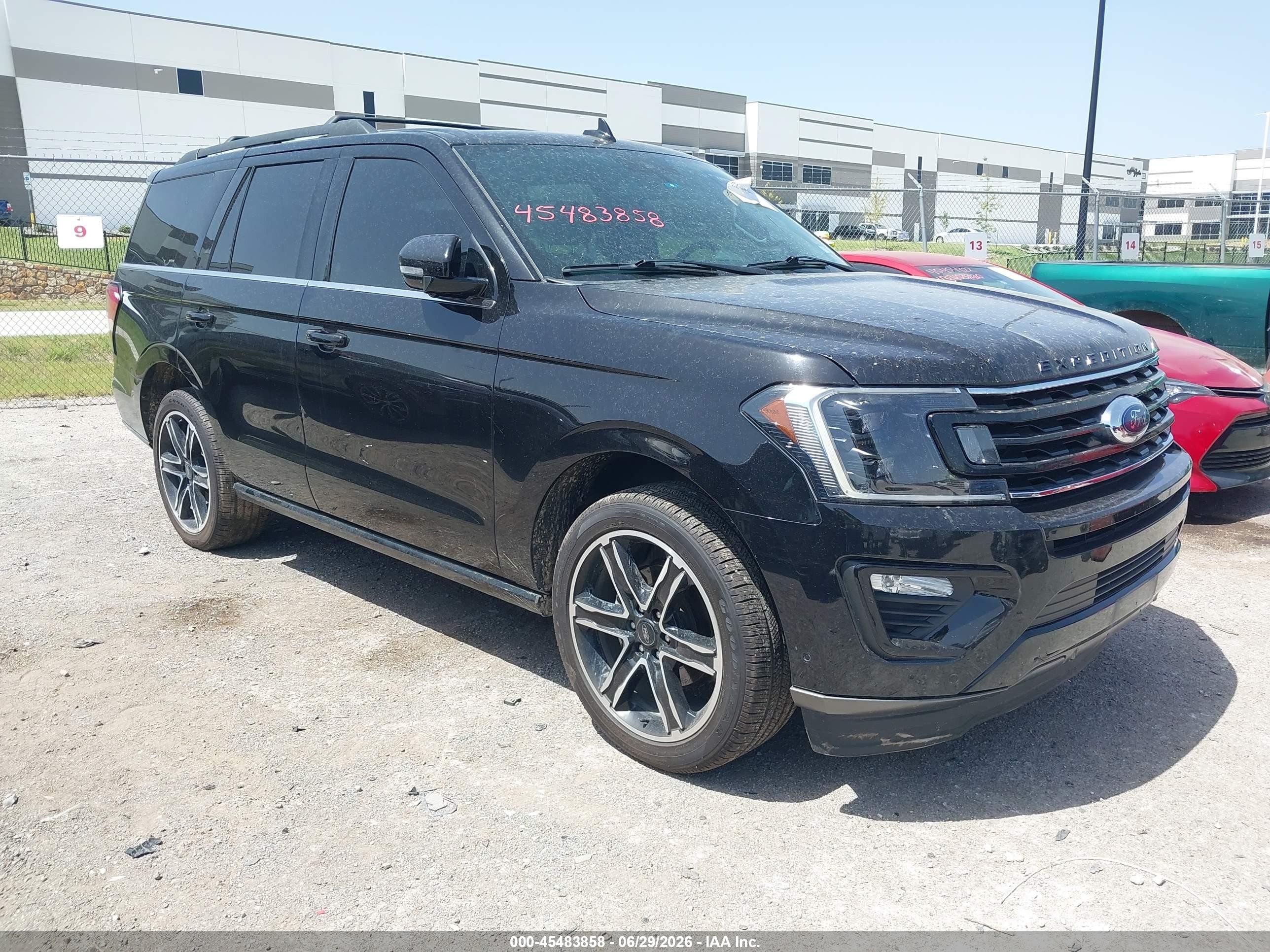 2021 Ford Expedition VIN 1FMJU1KT4MEA62348 — IAAI salvage auction photo