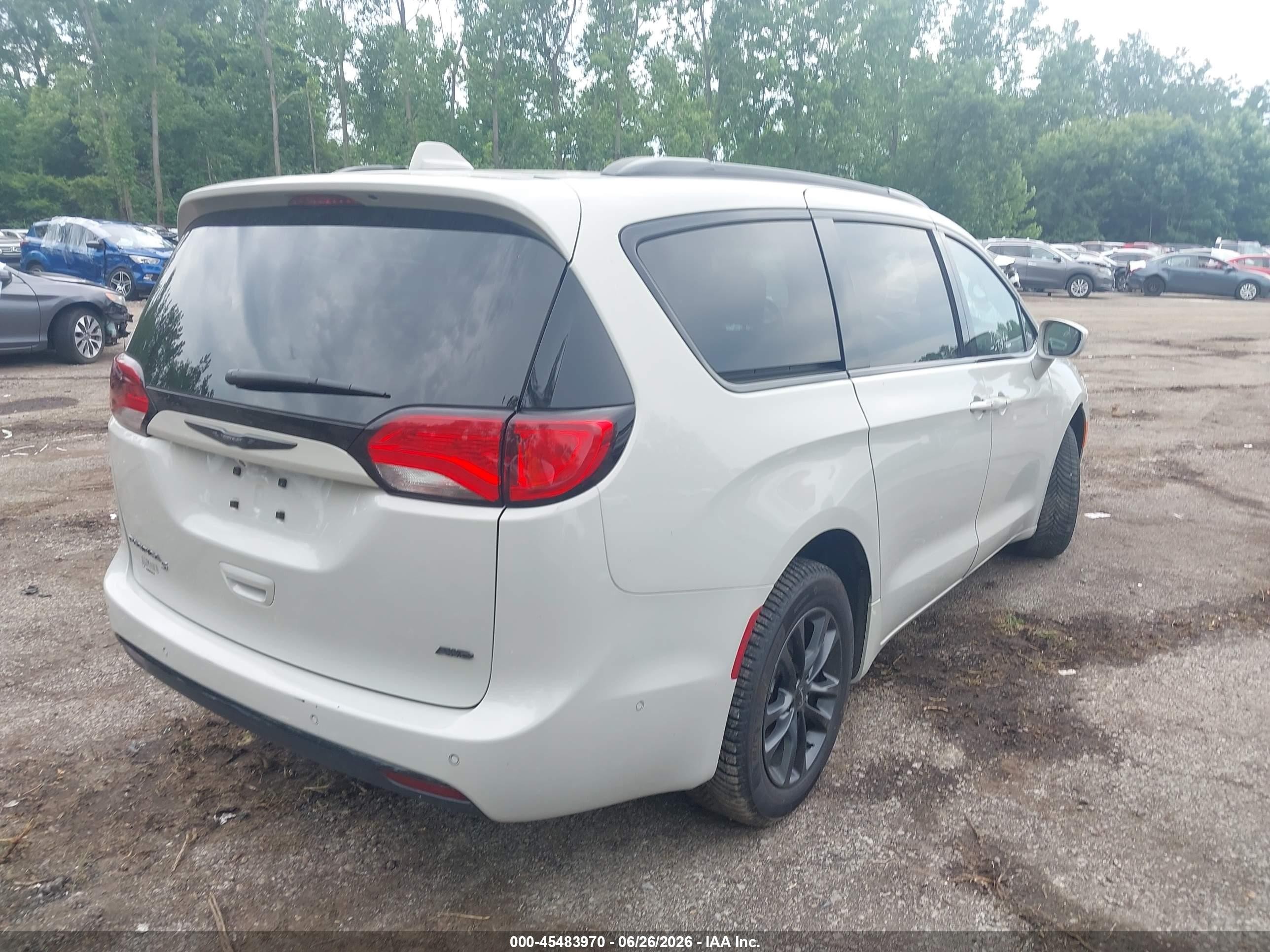 2020 Chrysler Pacifica VIN 2C4RC3BG1LR270892 IAAI salvage auction — Front End, Salvage (Ohio), sold $5,000 on 2026-10-08 (photo 4)