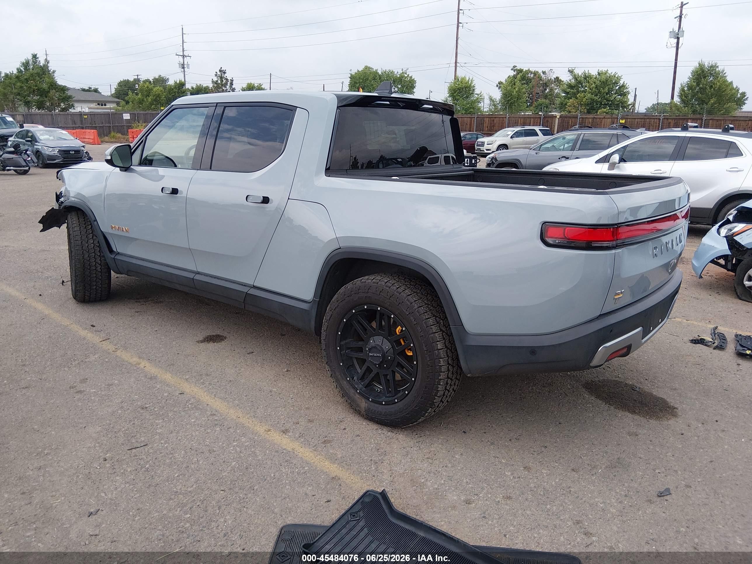 2022 Rivian R1t VIN 7FCTGAAA5NN009948 IAAI salvage auction — Unknown, Salvage (Colorado), sold $18,700 on 2026-08-27 (photo 3)