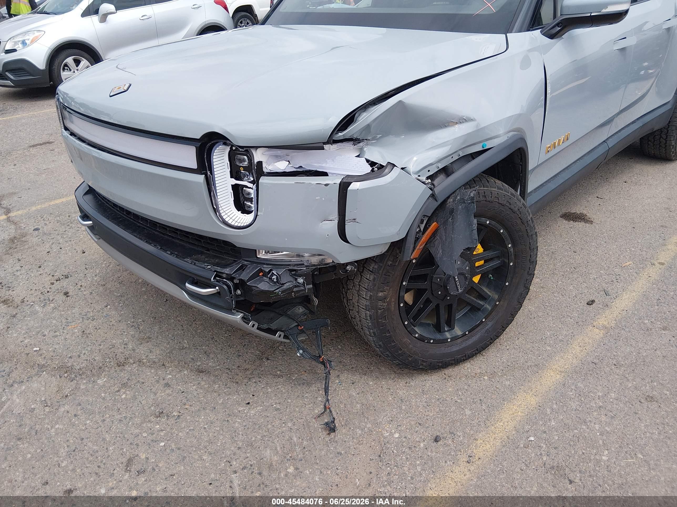 2022 Rivian R1t VIN 7FCTGAAA5NN009948 IAAI salvage auction — Unknown, Salvage (Colorado), sold $18,700 on 2026-08-27 (photo 6)