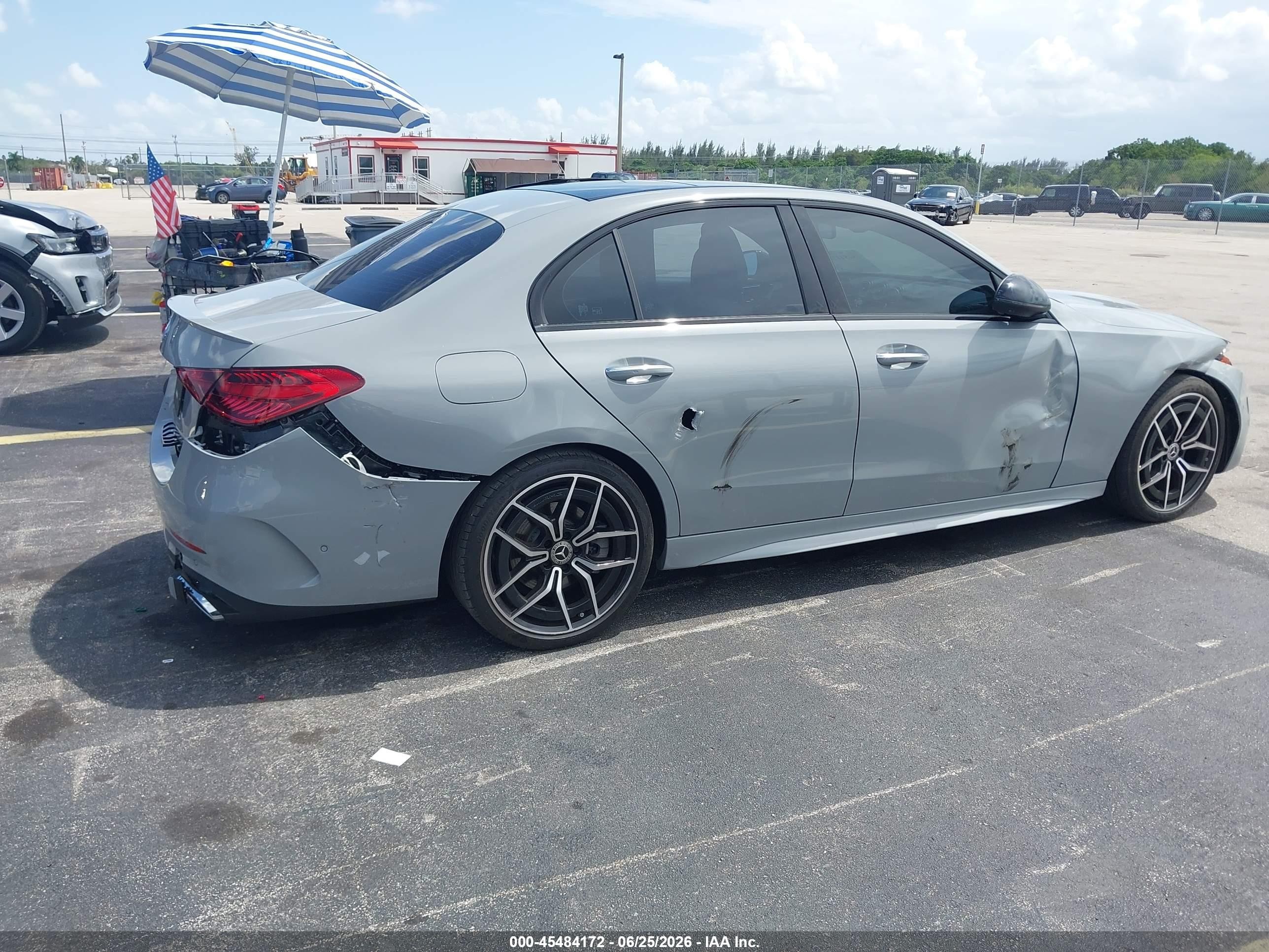 2025 Mercedes-benz C-klasse VIN W1KAF4GB7SR282336 IAAI salvage auction — Side, Rebuildable (Florida), sold $21,300 on 2026-08-13 (photo 4)