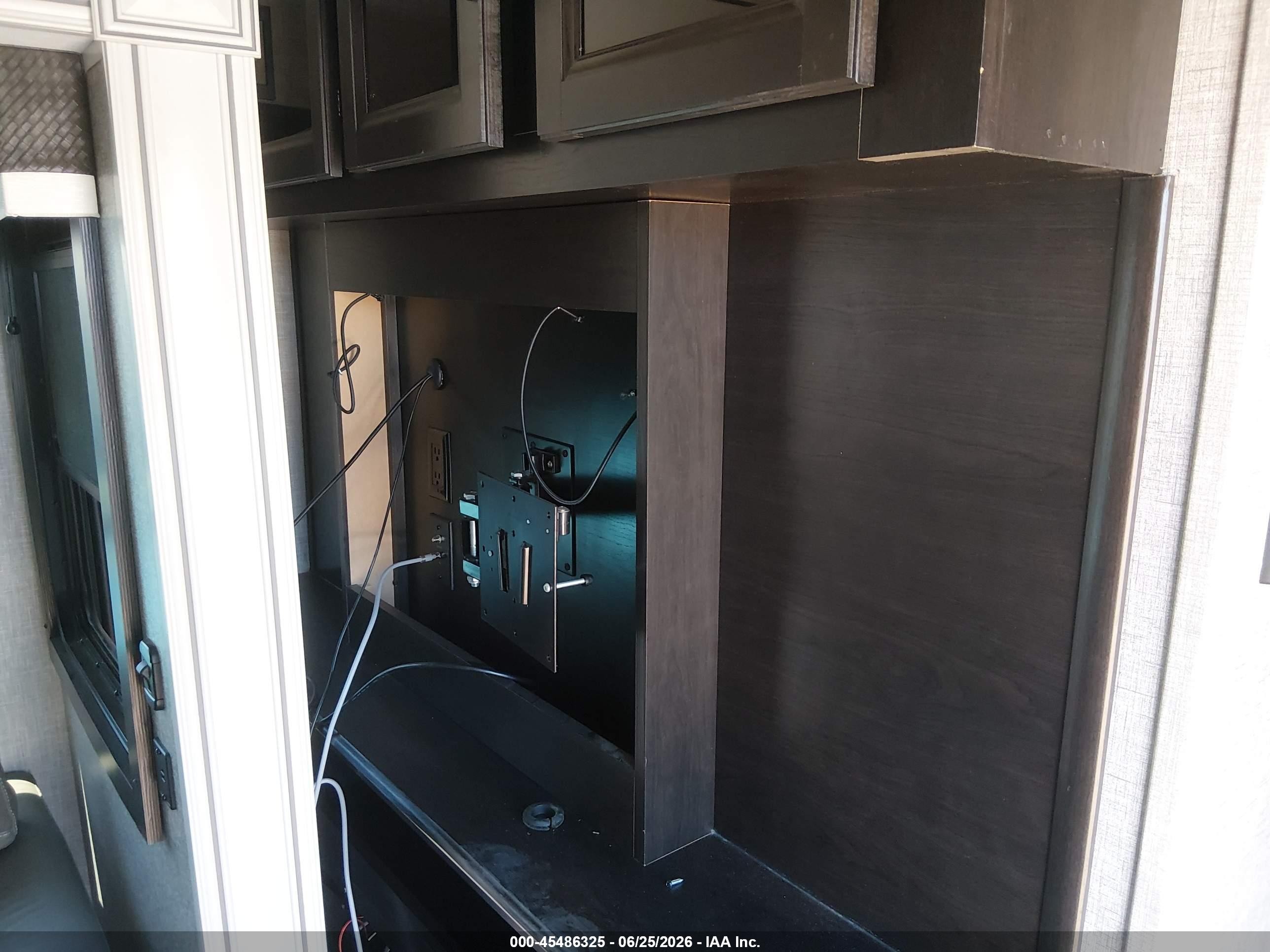 2022 Jayco Other VIN 1UJCJ0BS2N1P50090 IAAI salvage auction — Side, Salvage (California), sold $5,100 on 2026-09-16 (photo 7)