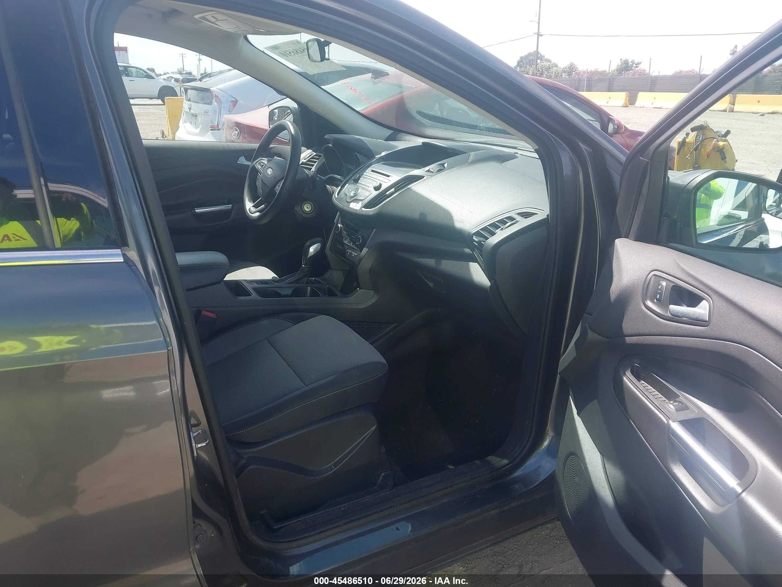 2018 Ford Escape VIN 1FMCU9GD5JUA10768 IAAI salvage auction — Normal Wear, Clear - Dealer Only (California), sold $1,000 on 2026-07-09 (photo 5)