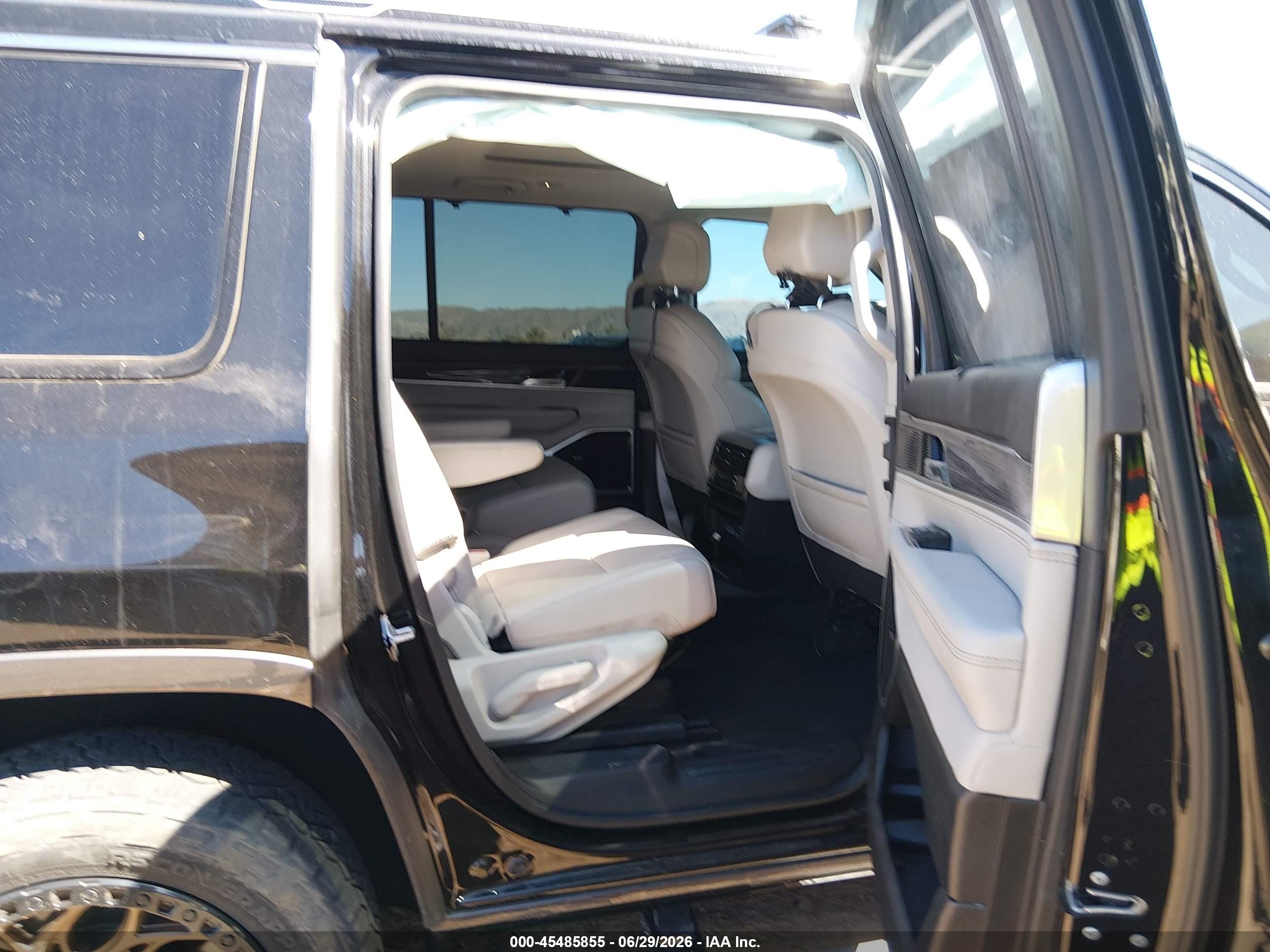 2022 Jeep Grand wagoneer VIN 1C4SJUDT6NS109625 IAAI salvage auction — Front End, Salvage (Arizona), sold $8,300 on 2026-09-08 (photo 8)