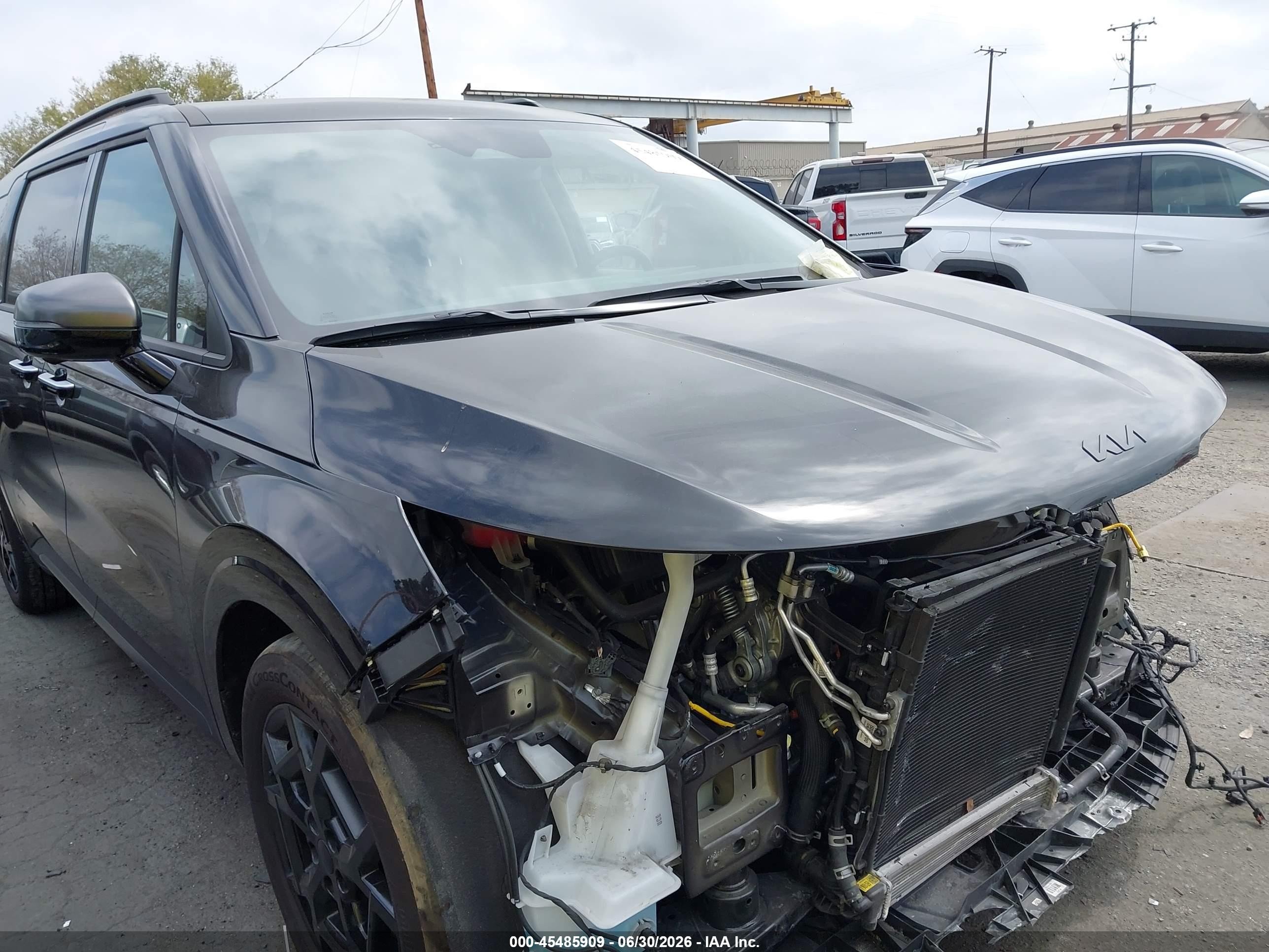 2025 Kia Carnival VIN KNDNE5KA2S6078998 — IAAI salvage auction photo