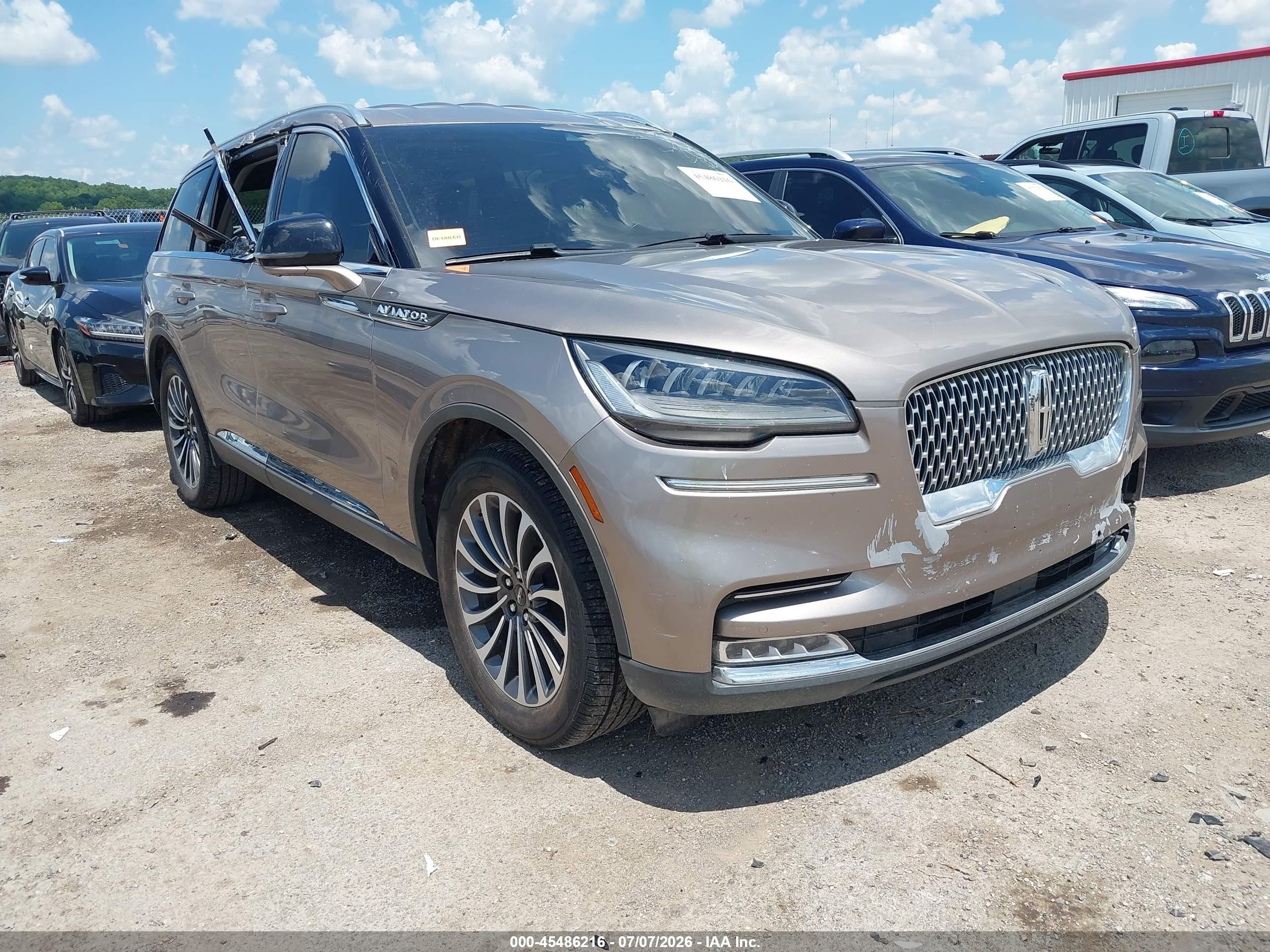 2020 Lincoln Aviator VIN 5LM5J7XC1LGL08925 — IAAI salvage auction photo