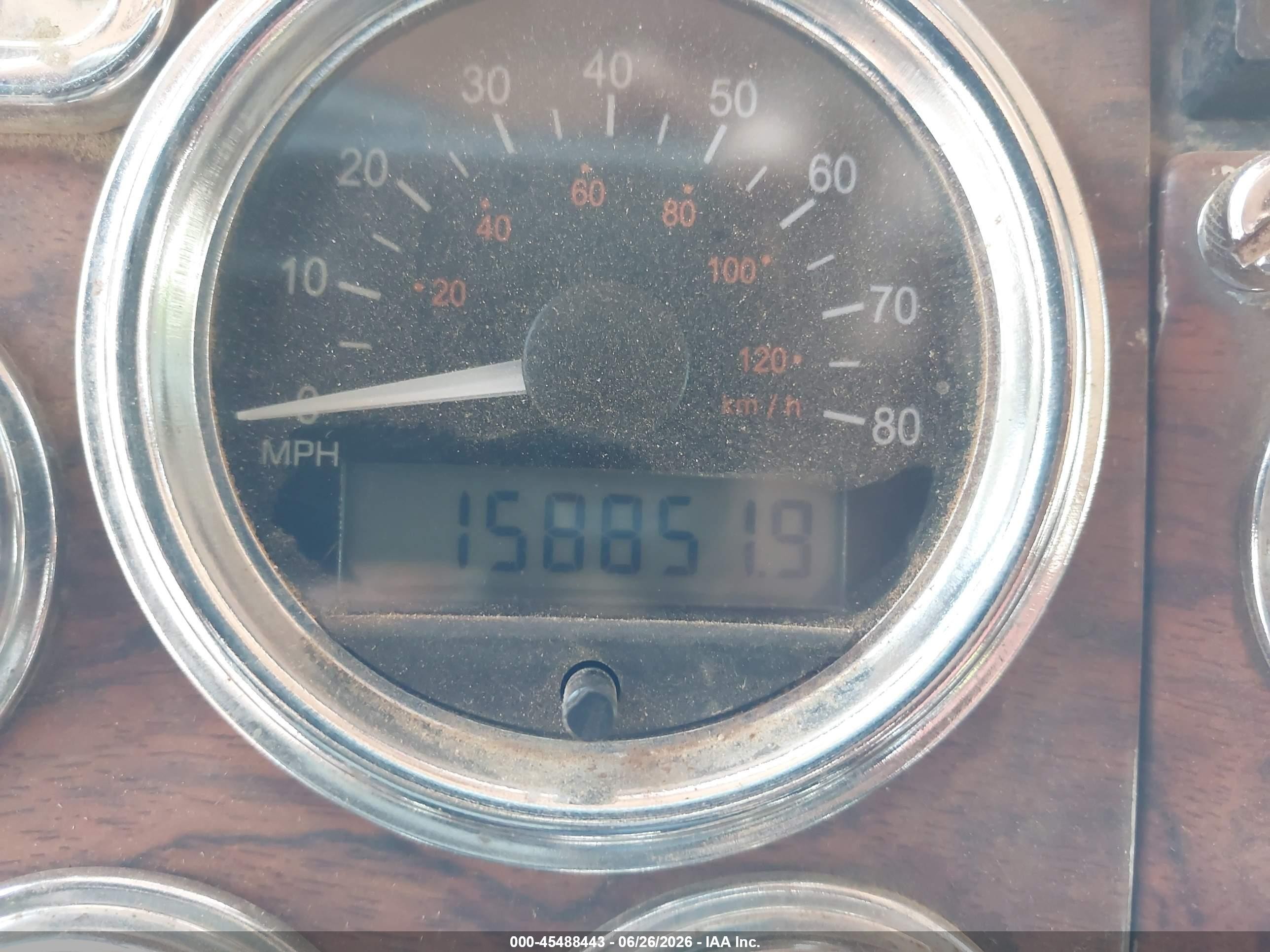 2000 Peterbilt 379 VIN 1NP5LU0XXYN493131 IAAI salvage auction — Side, Salvage (Louisiana), sold $9,850 on 2026-09-03 (photo 5)